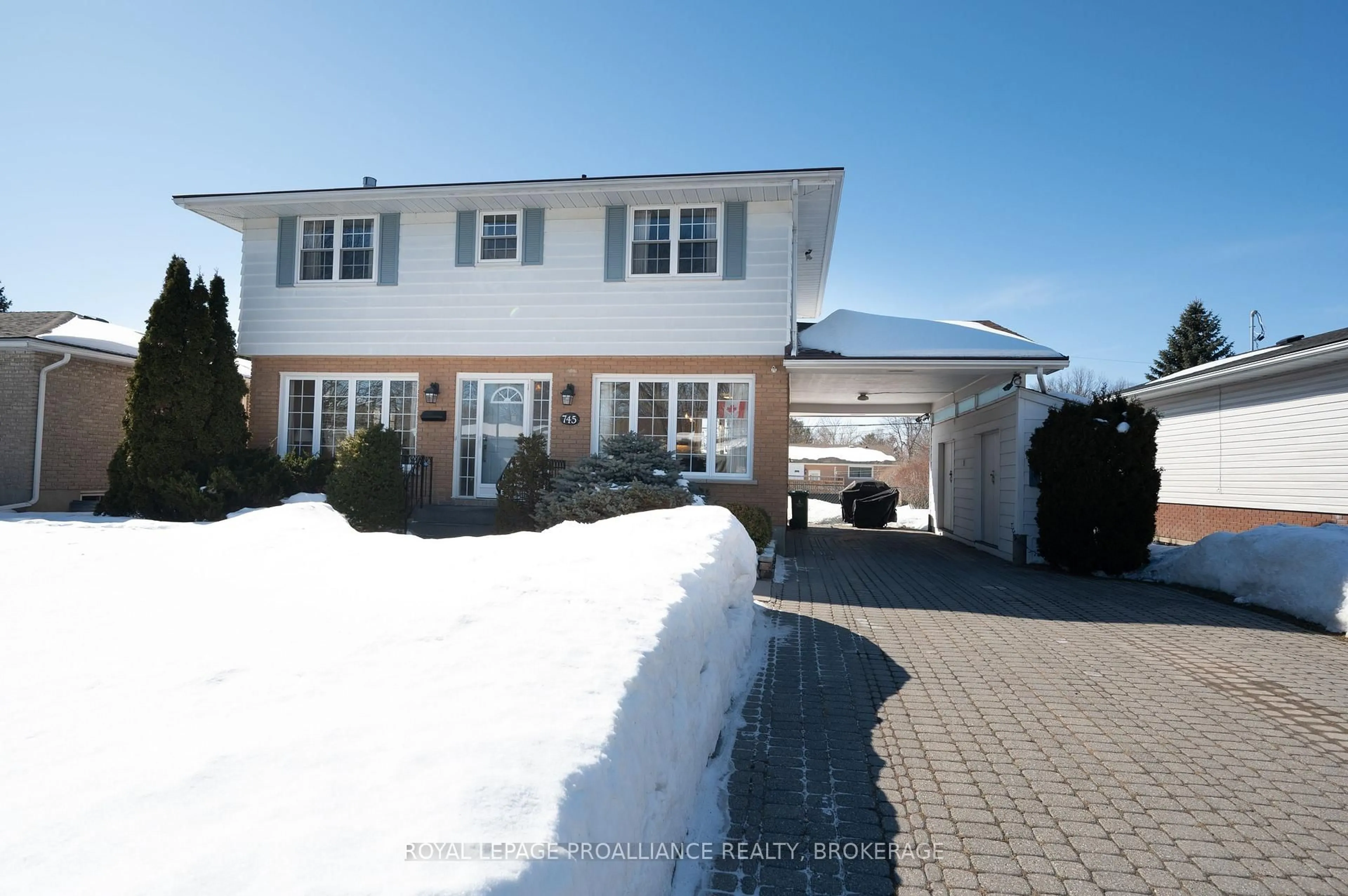 A pic from outside/outdoor area/front of a property/back of a property/a pic from drone, street for 745 Sussex Blvd, Kingston Ontario K7M 5B4