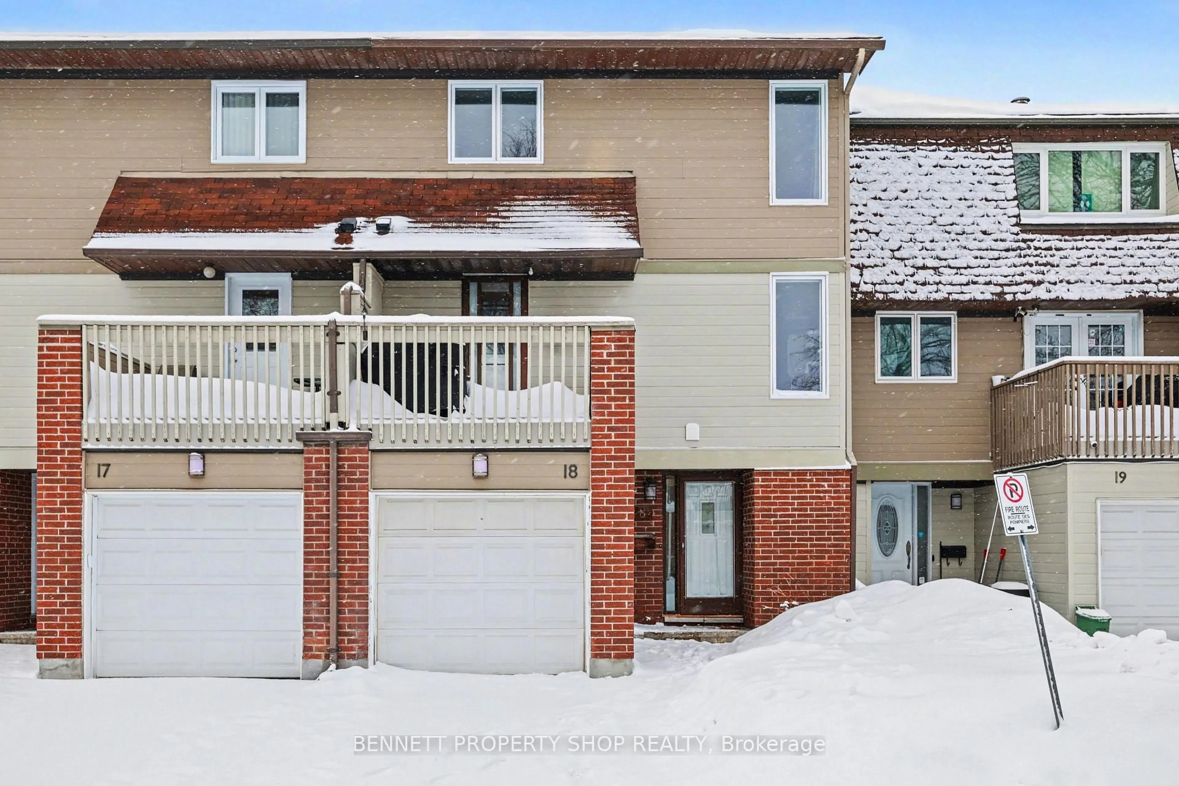 A pic from outside/outdoor area/front of a property/back of a property/a pic from drone, street for 3205 Uplands Dr #18, Ottawa Ontario K1V 9T3