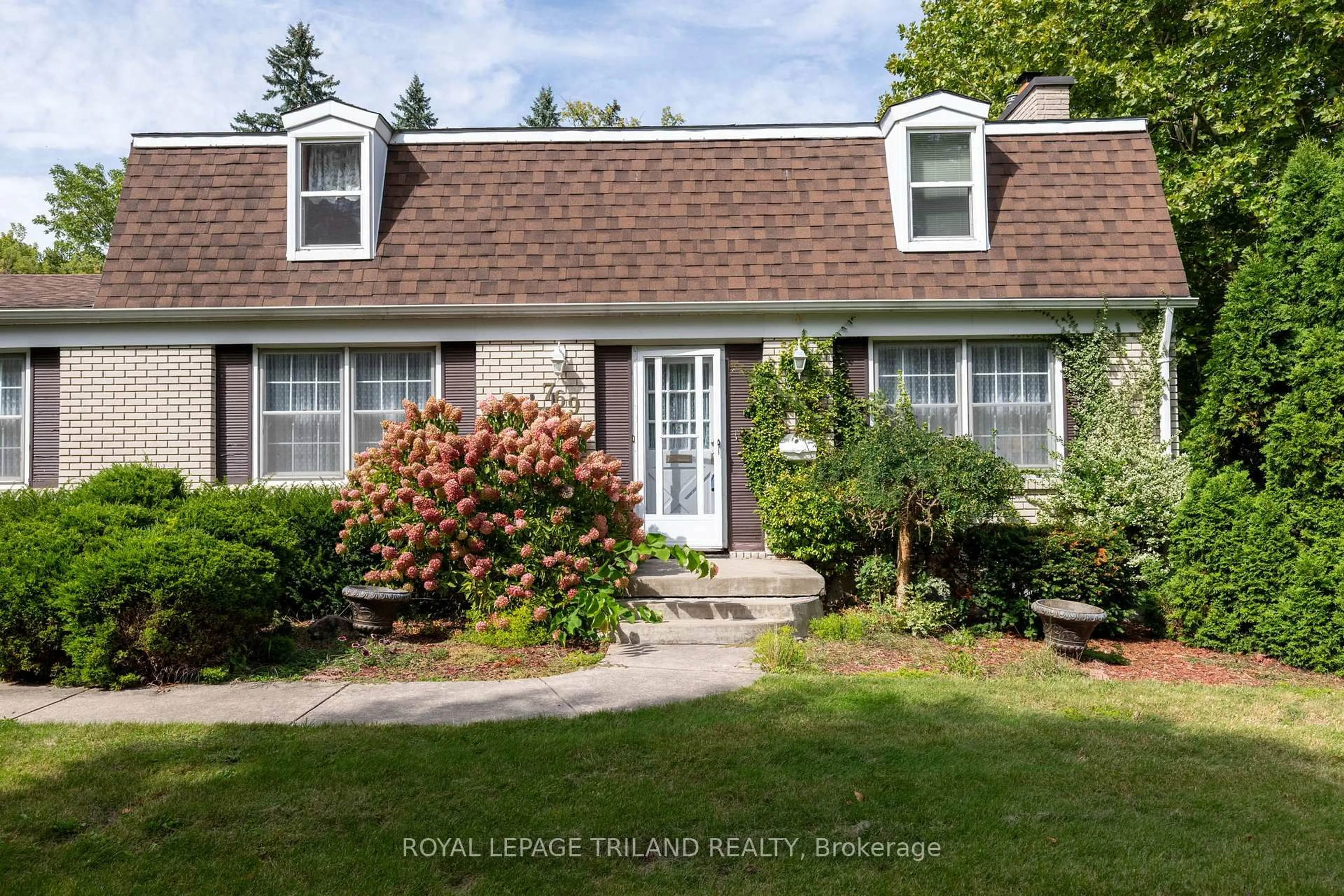 Home with vinyl exterior material, street for 769 Haighton Rd, London South Ontario N6K 1B4