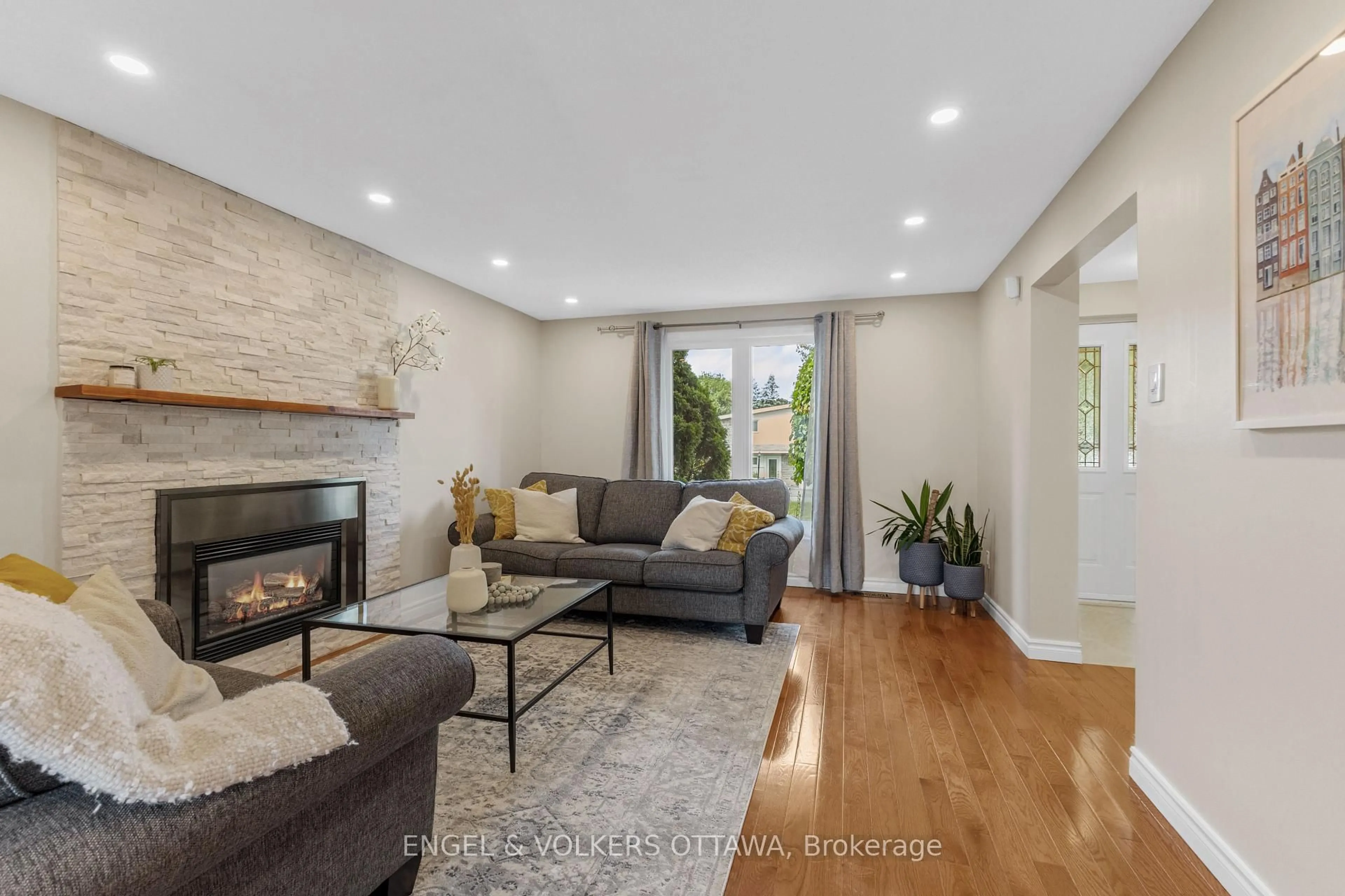 Living room with furniture, unknown for 97 Queensline Dr, Ottawa Ontario K2H 7J6