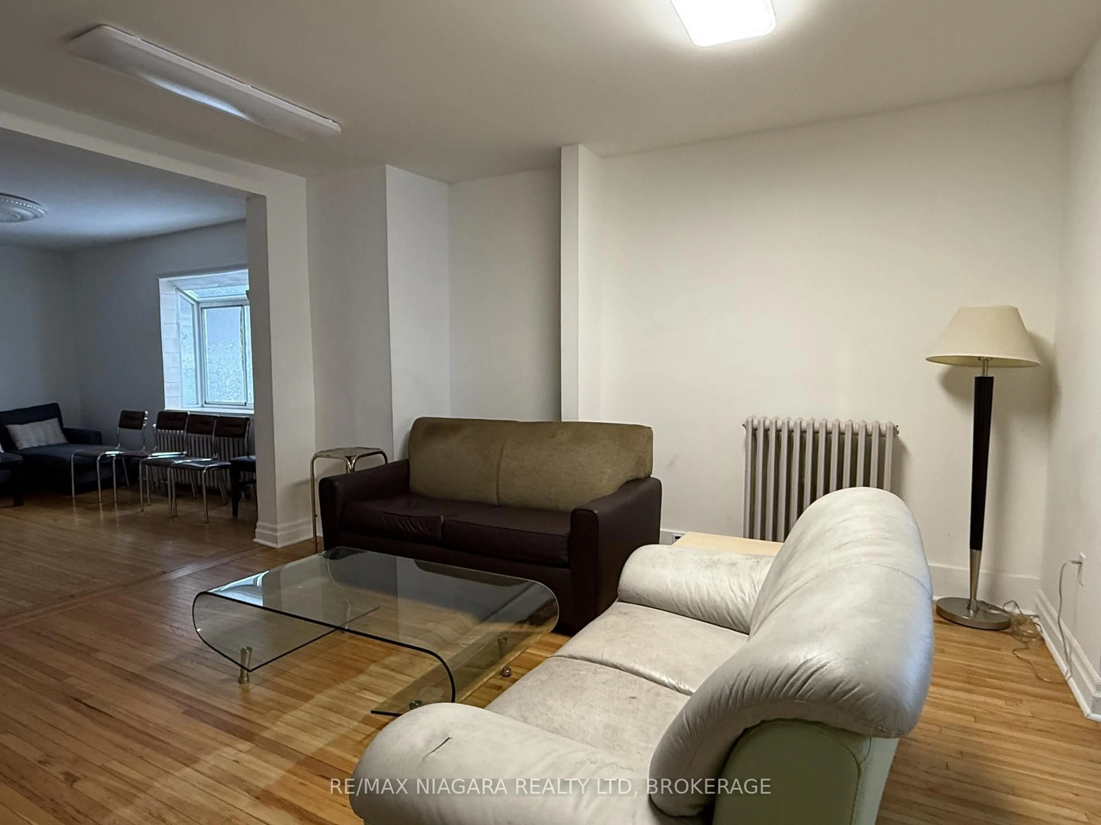 Living room with furniture, unknown for 177 Niagara Blvd, Fort Erie Ontario L2A 3G7