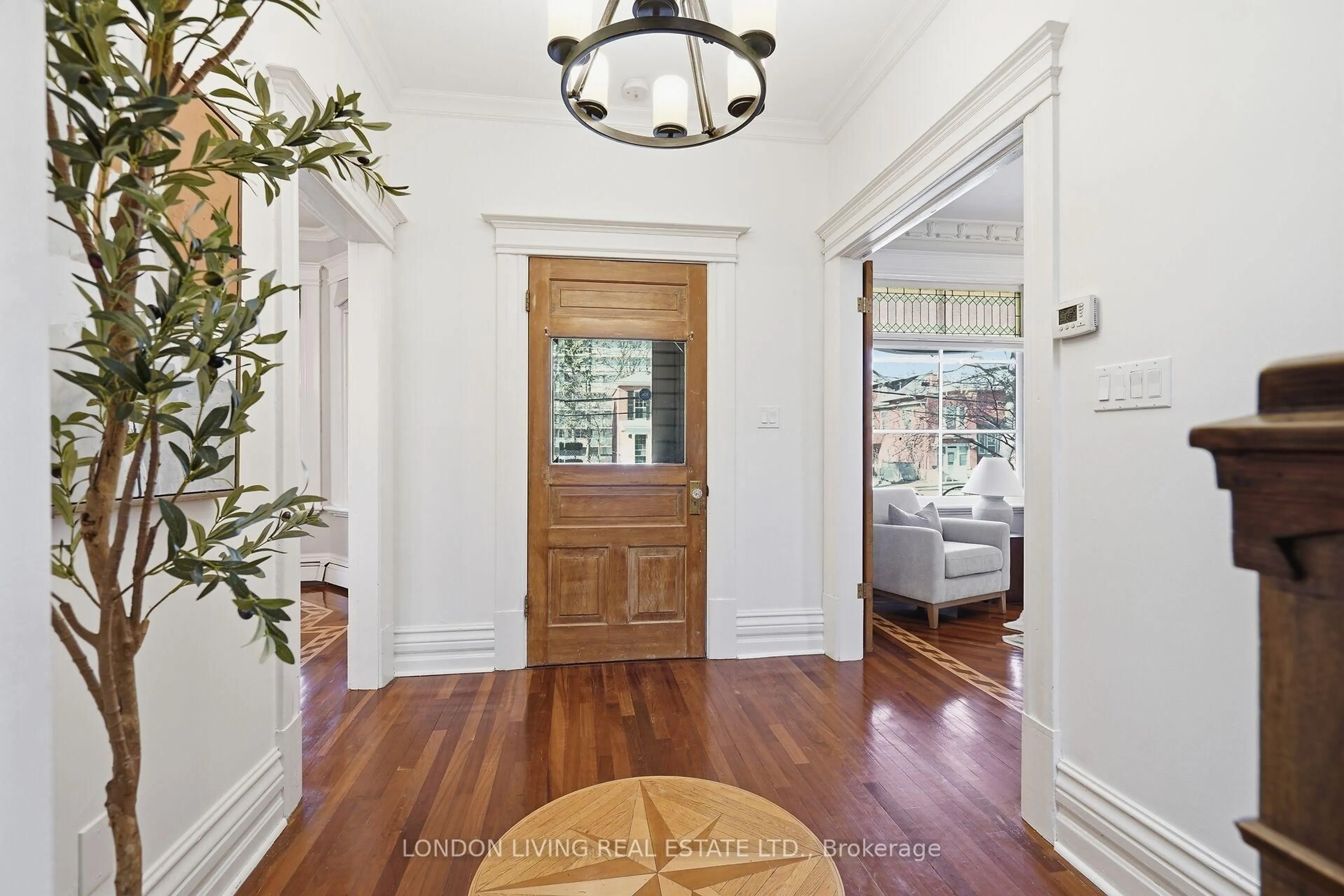 Indoor foyer for 197 Elmwood Ave, London South Ontario N6C 1K1