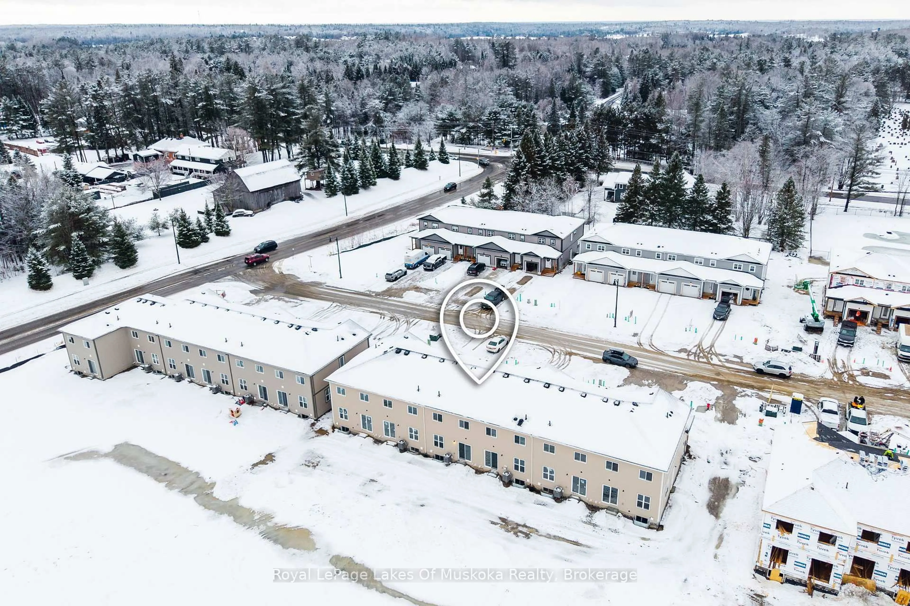 A pic from outside/outdoor area/front of a property/back of a property/a pic from drone, building for 17 MCCONNELL Cres, Bracebridge Ontario P1L 0N7