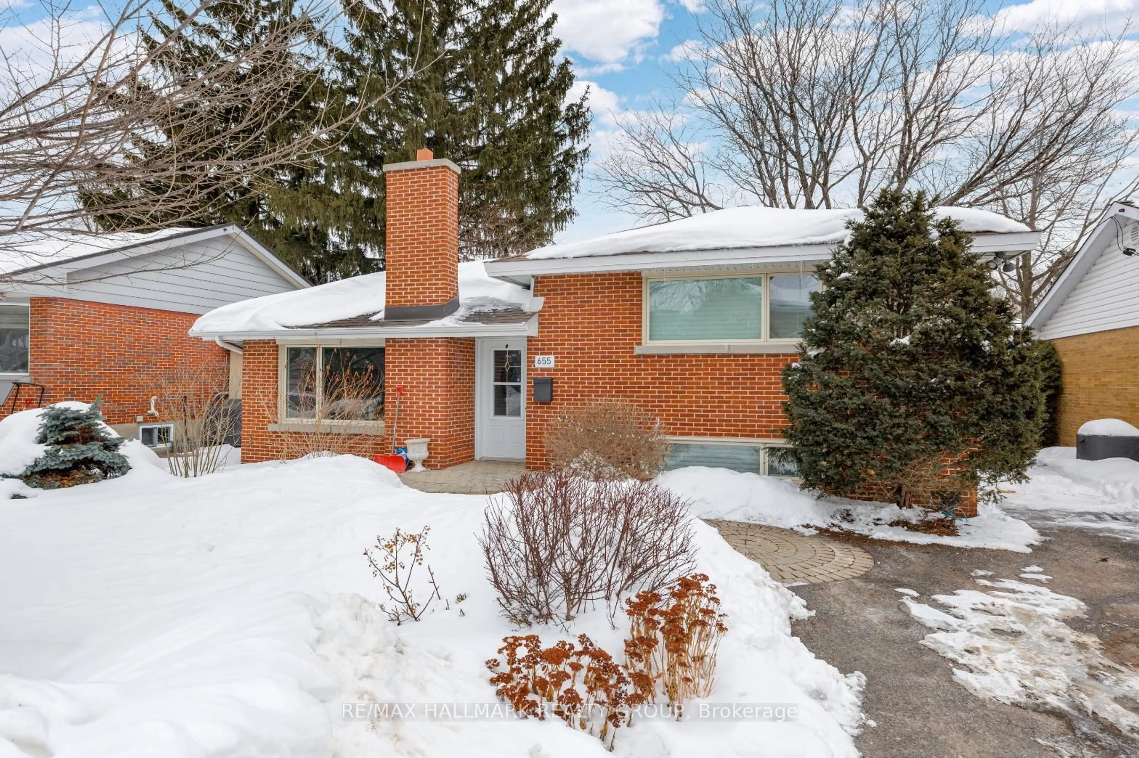 Home with brick exterior material, street for 655 Mansfield Ave, Ottawa Ontario K2A 2T5