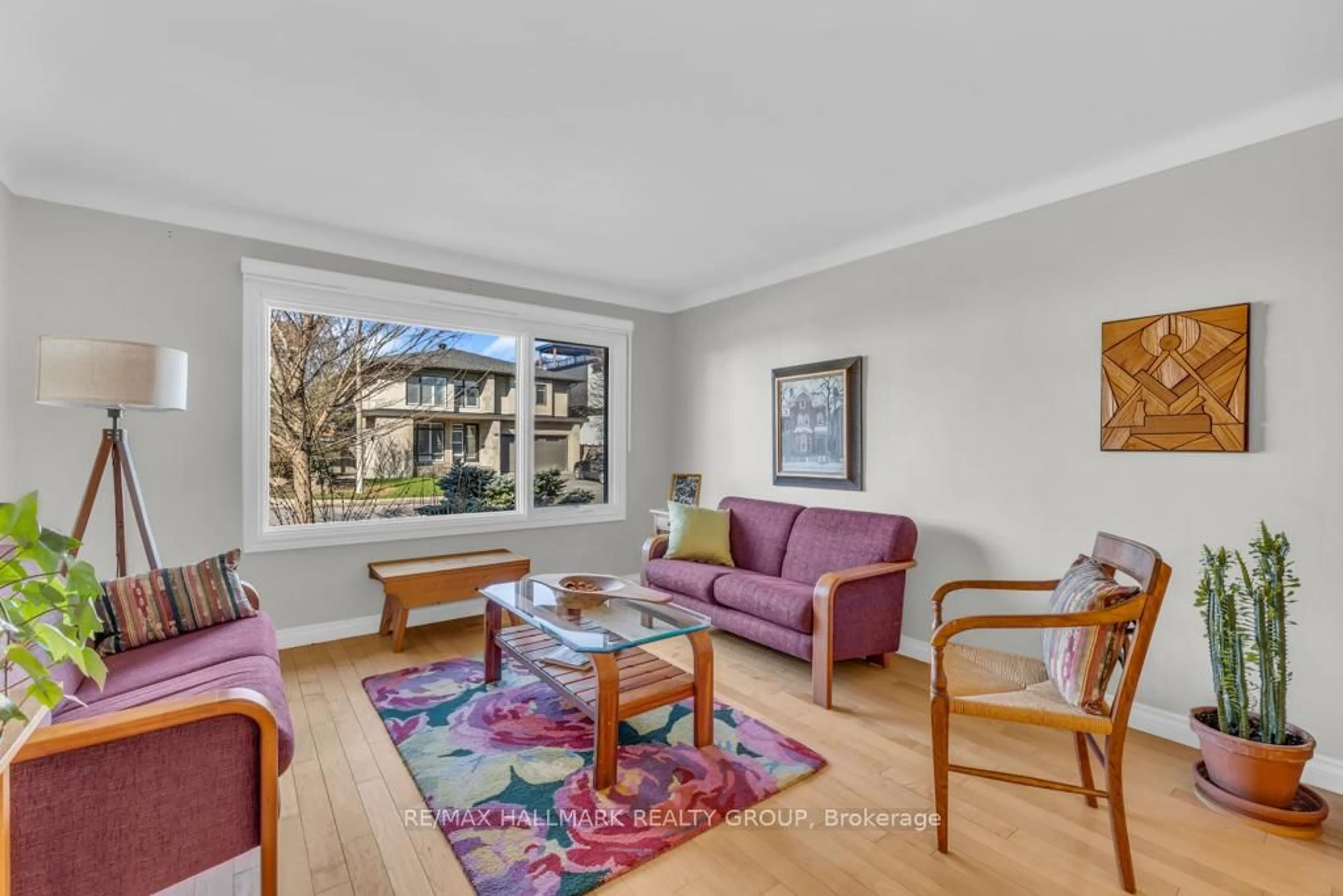 Living room with furniture, unknown for 655 Mansfield Ave, Ottawa Ontario K2A 2T5