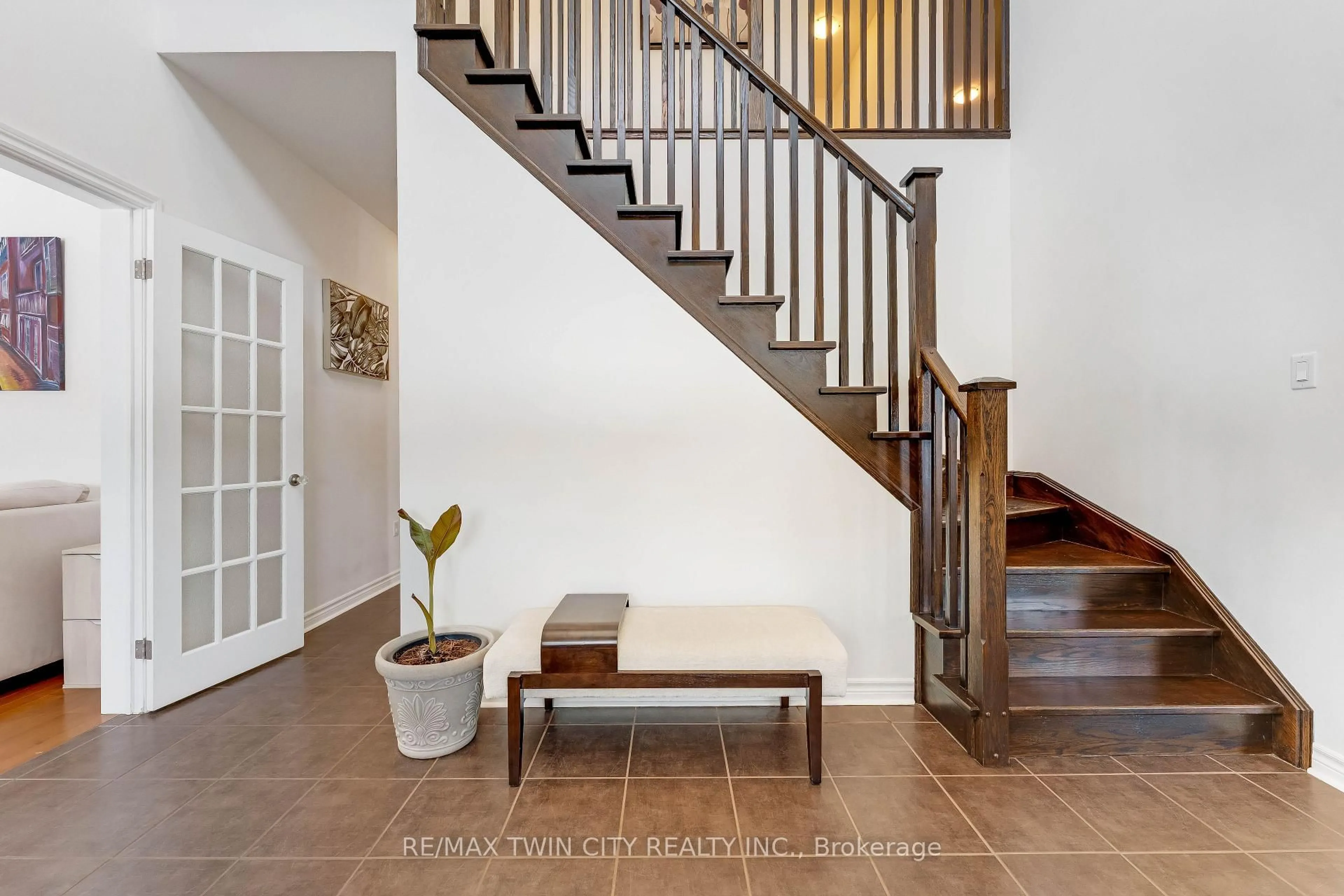 Indoor entryway for 127 Eliza Ave, Kitchener Ontario N2E 0C5