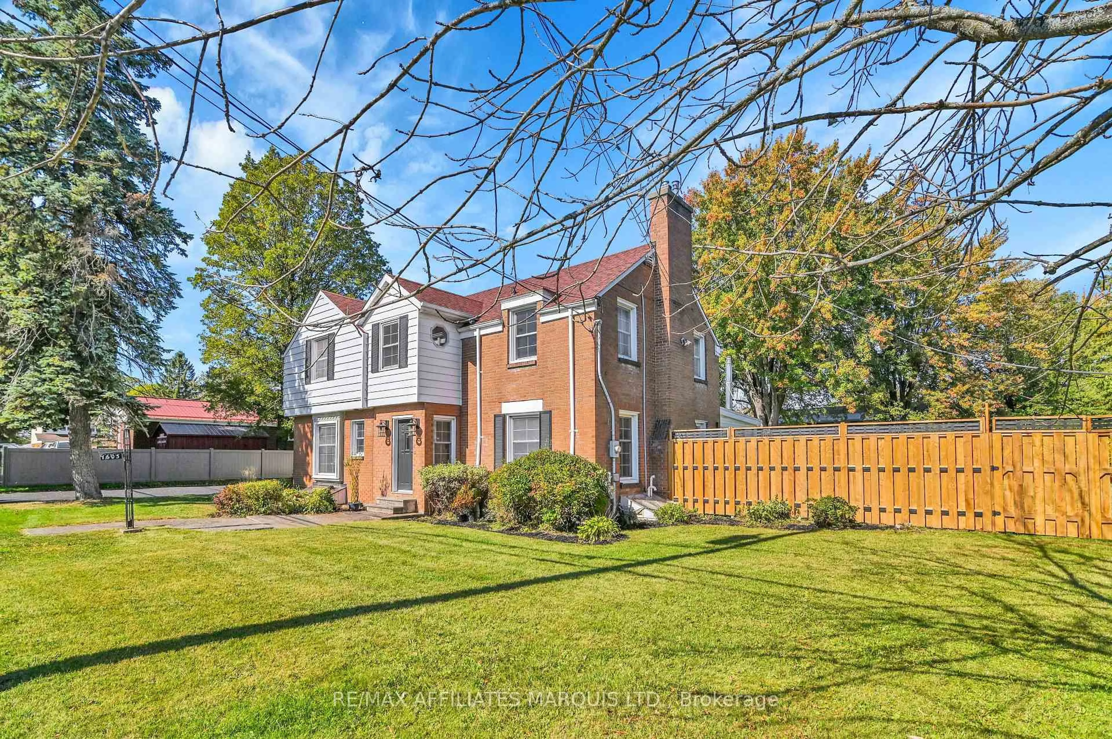 A pic from outside/outdoor area/front of a property/back of a property/a pic from drone, street for 1603 Peter St, Cornwall Ontario K6J 1W7