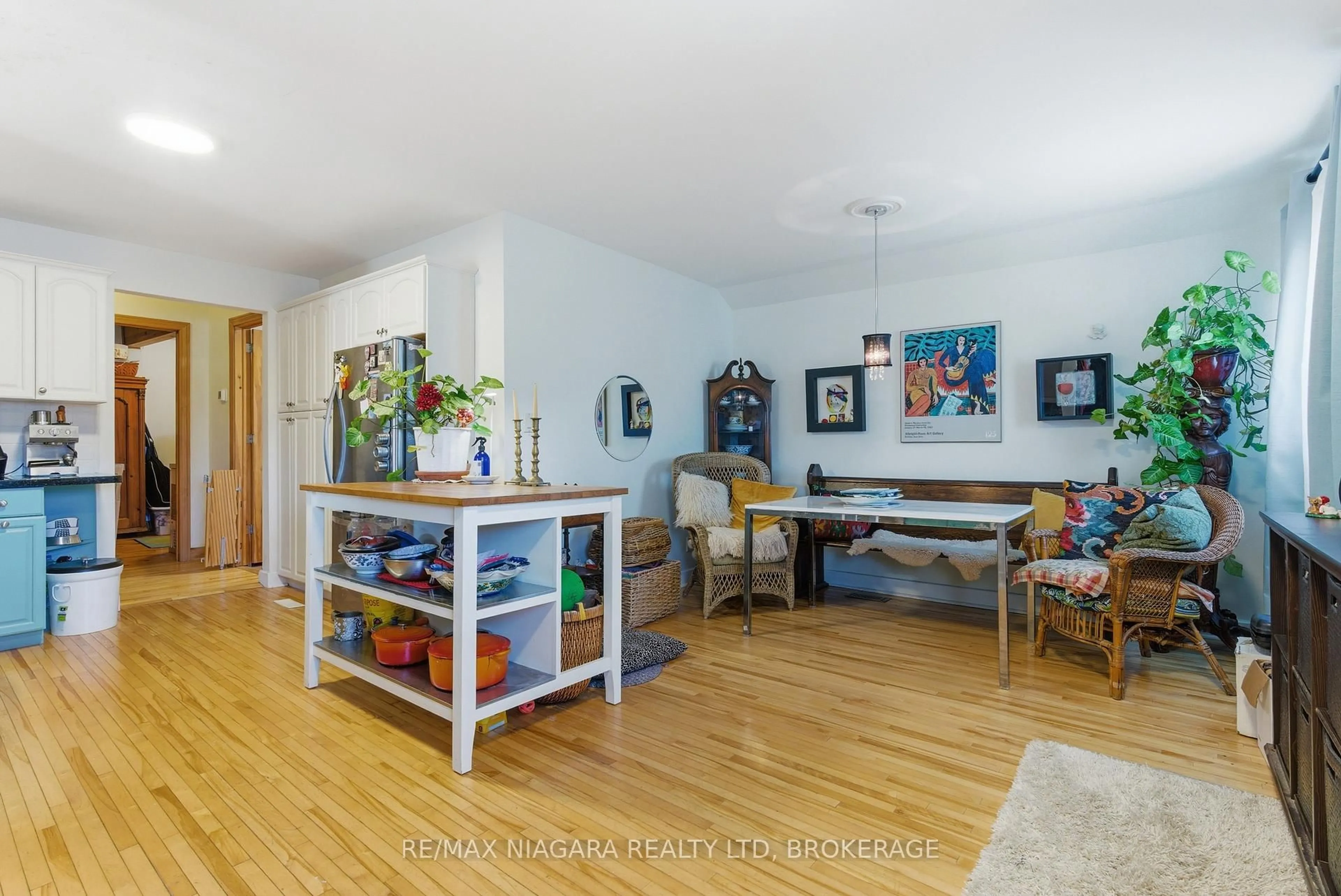 Living room with furniture, unknown for 5 Pawling St, St. Catharines Ontario L2N 5M1