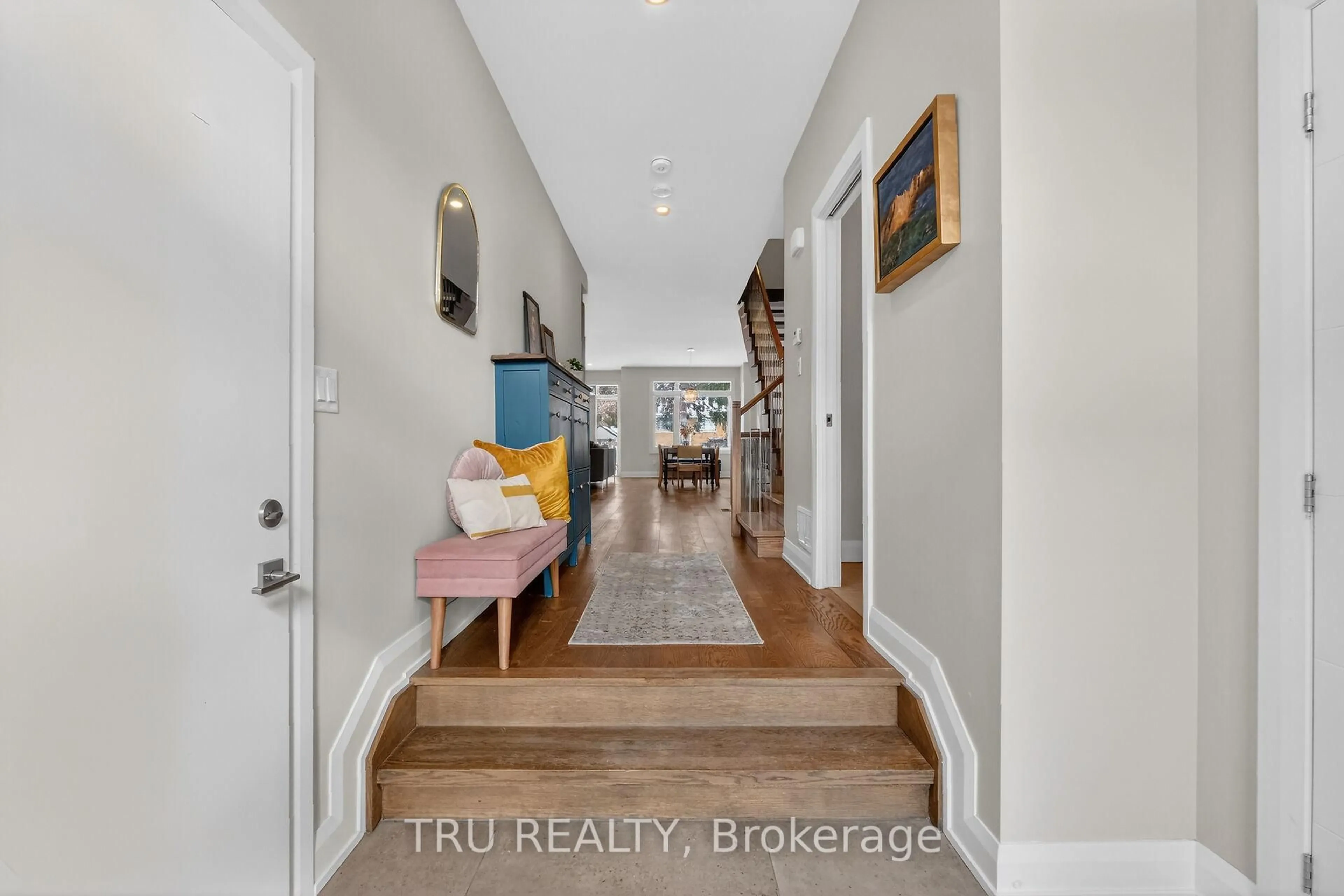 Indoor entryway for 839 Riddell Ave, Ottawa Ontario K2K 1X7