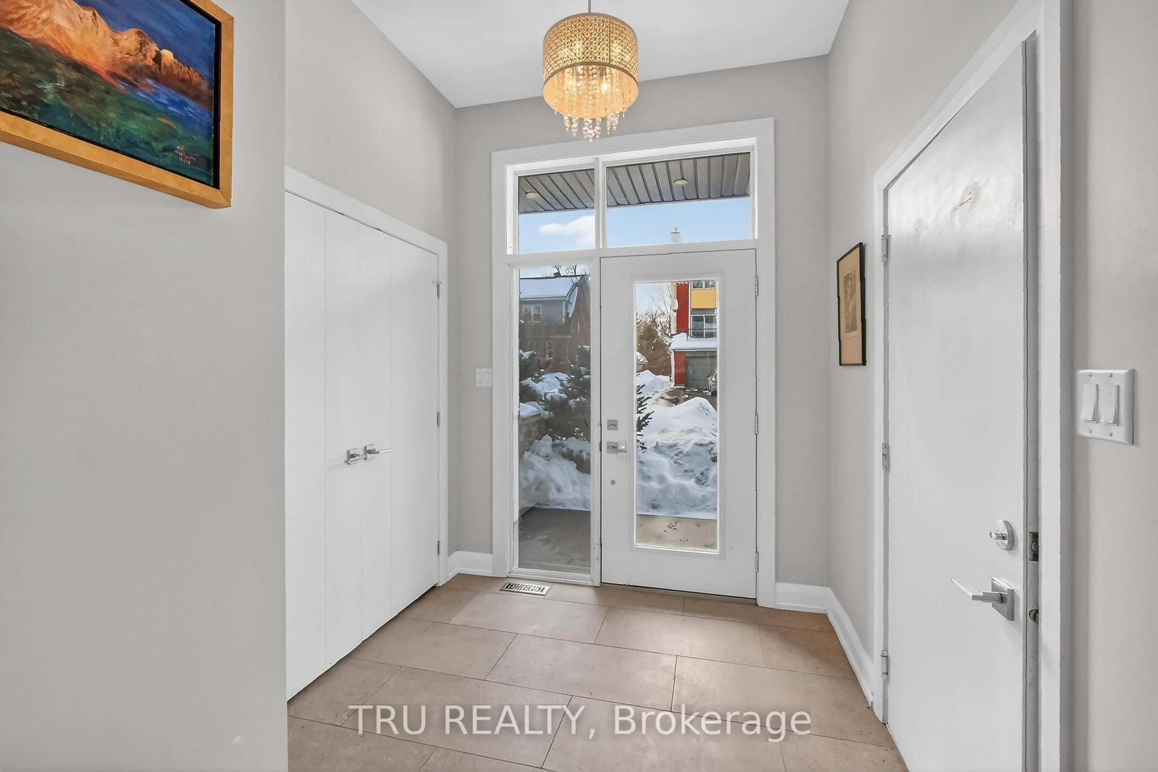 Indoor entryway for 839 Riddell Ave, Ottawa Ontario K2K 1X7