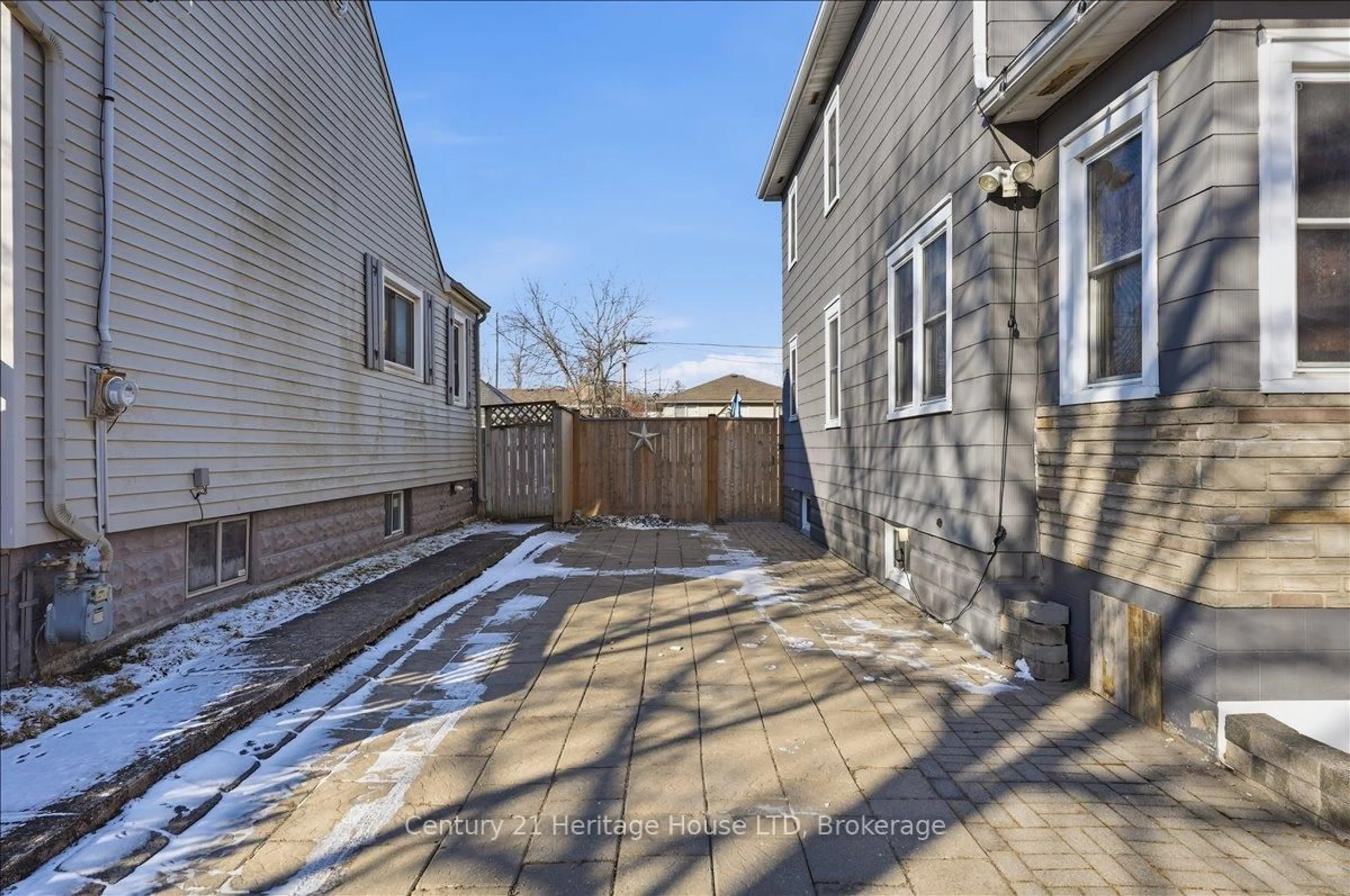 Patio, street for 282 Beatrice St, Welland Ontario L3B 2Z7