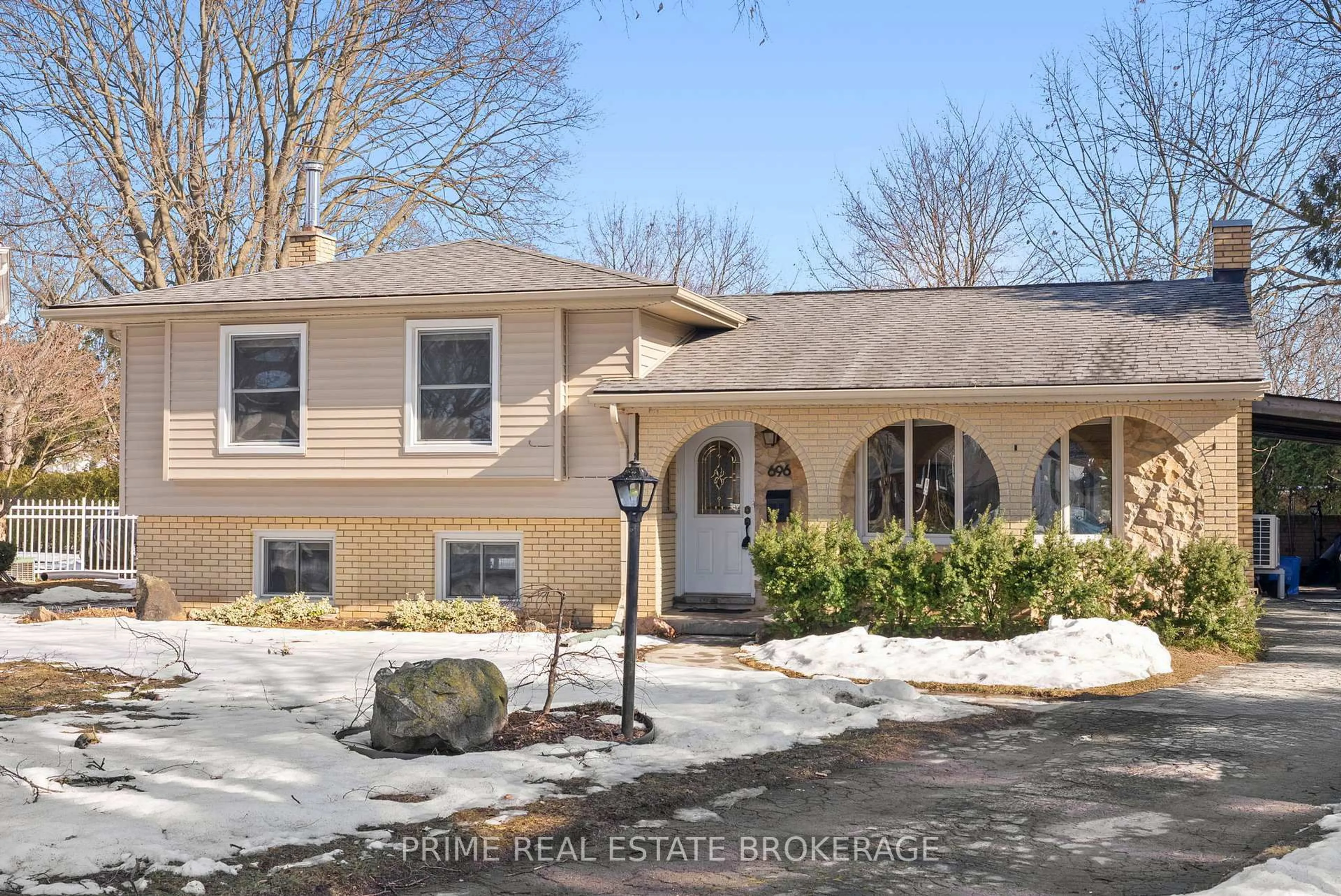 Unknown for 696 Algoma Pl, London North Ontario N5X 1W6