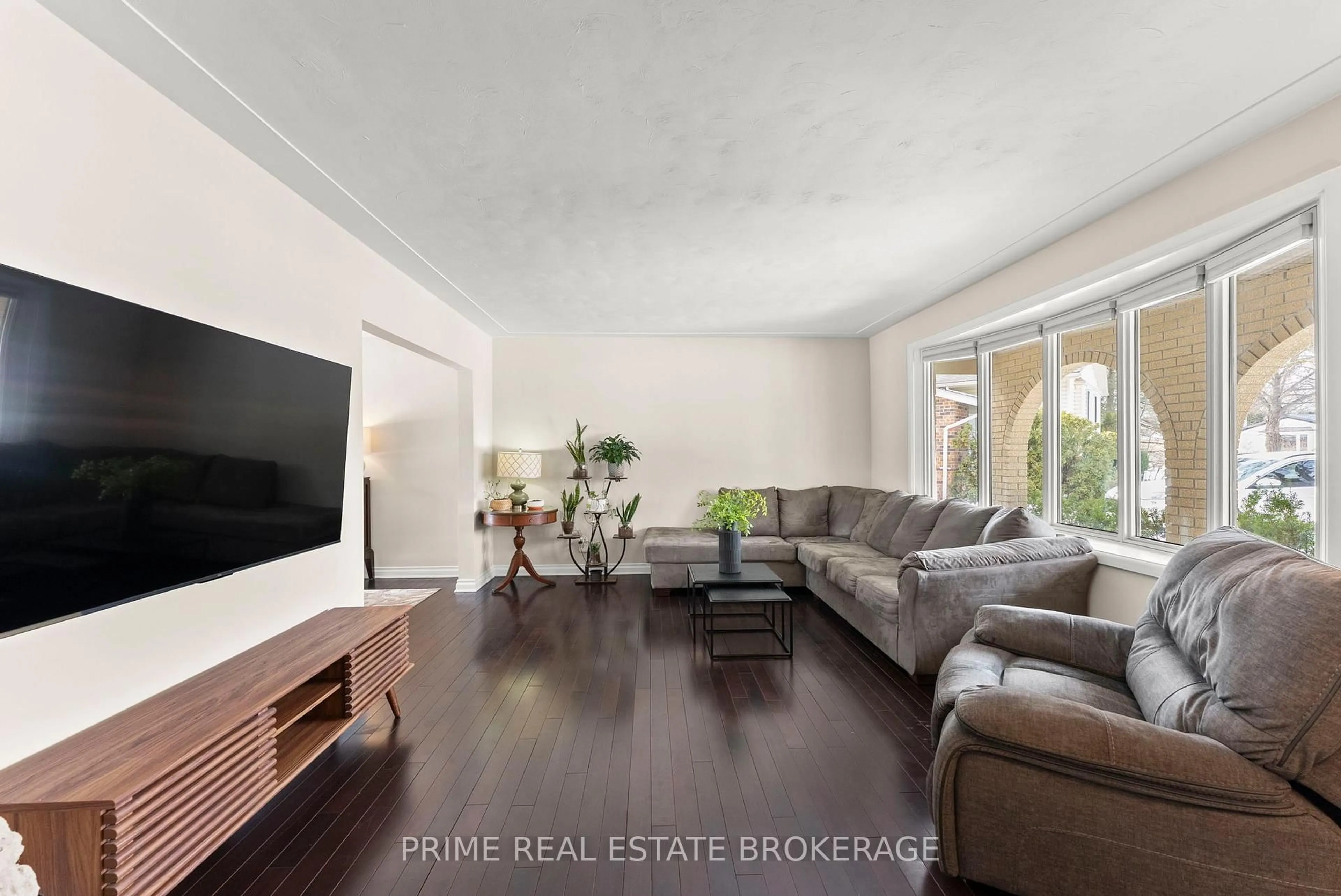 Living room with furniture, unknown for 696 Algoma Pl, London North Ontario N5X 1W6