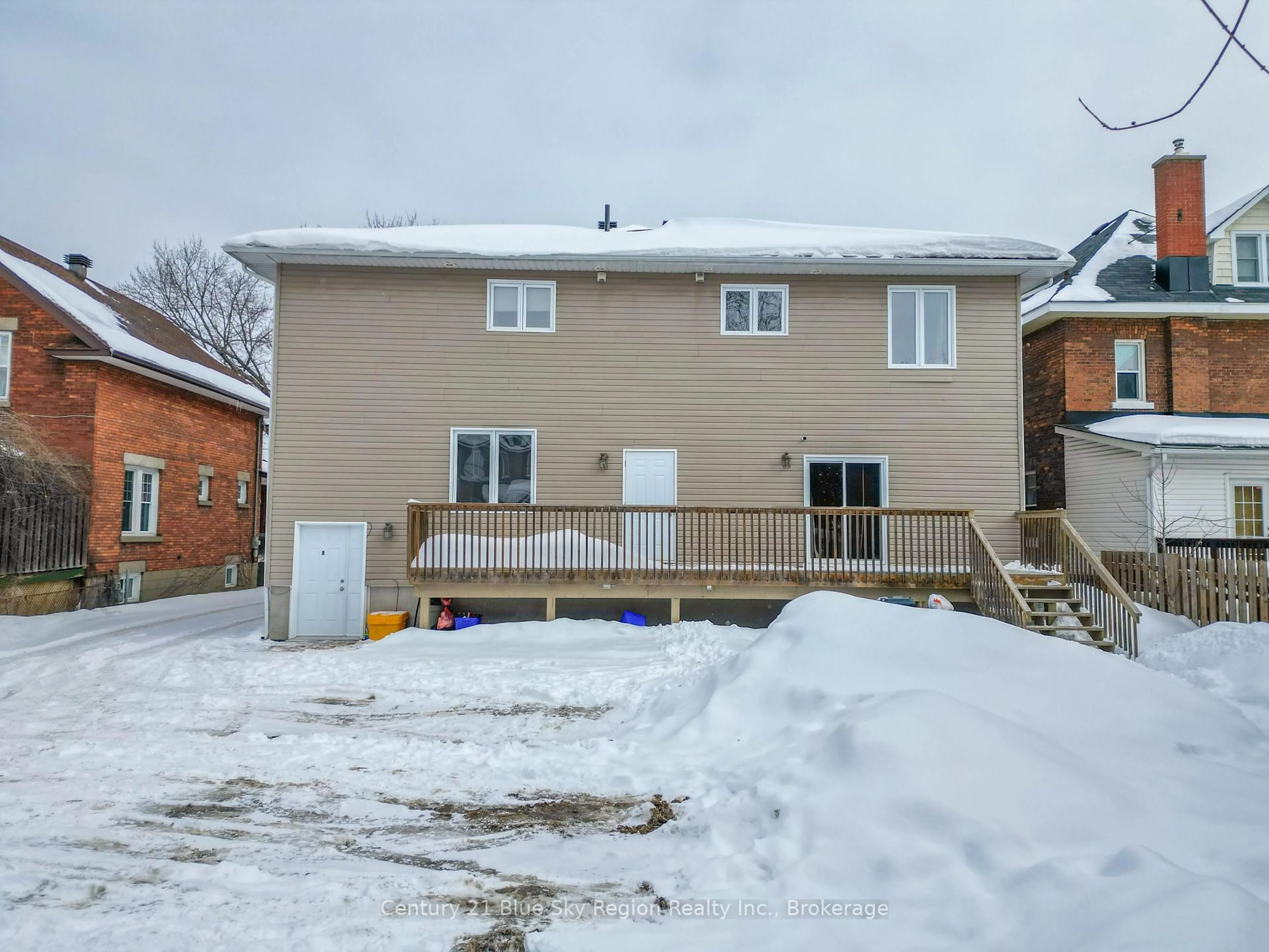A pic from outside/outdoor area/front of a property/back of a property/a pic from drone, street for 373 First Ave, North Bay Ontario P1B 1K2