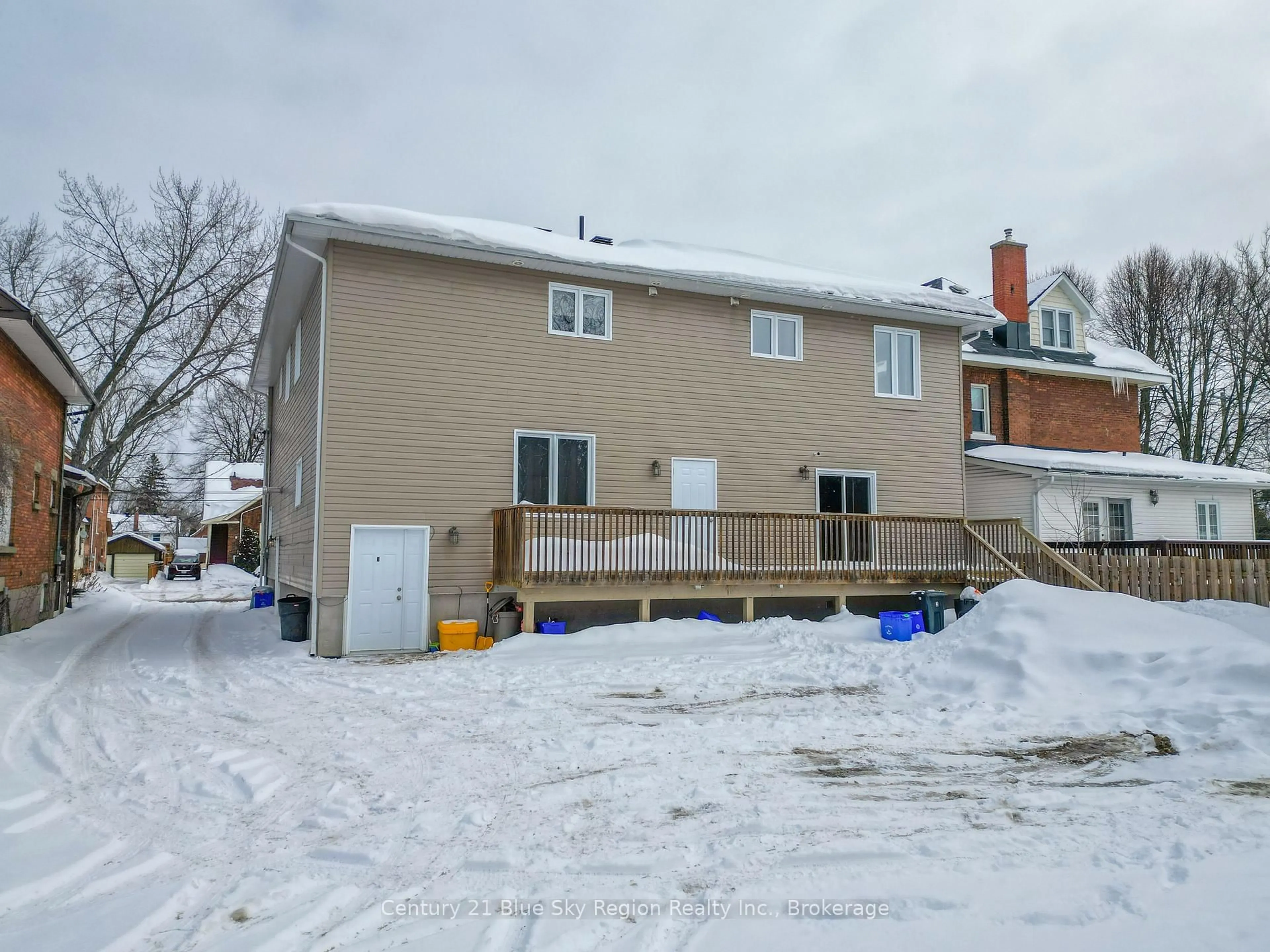 A pic from outside/outdoor area/front of a property/back of a property/a pic from drone, street for 373 First Ave, North Bay Ontario P1B 1K2