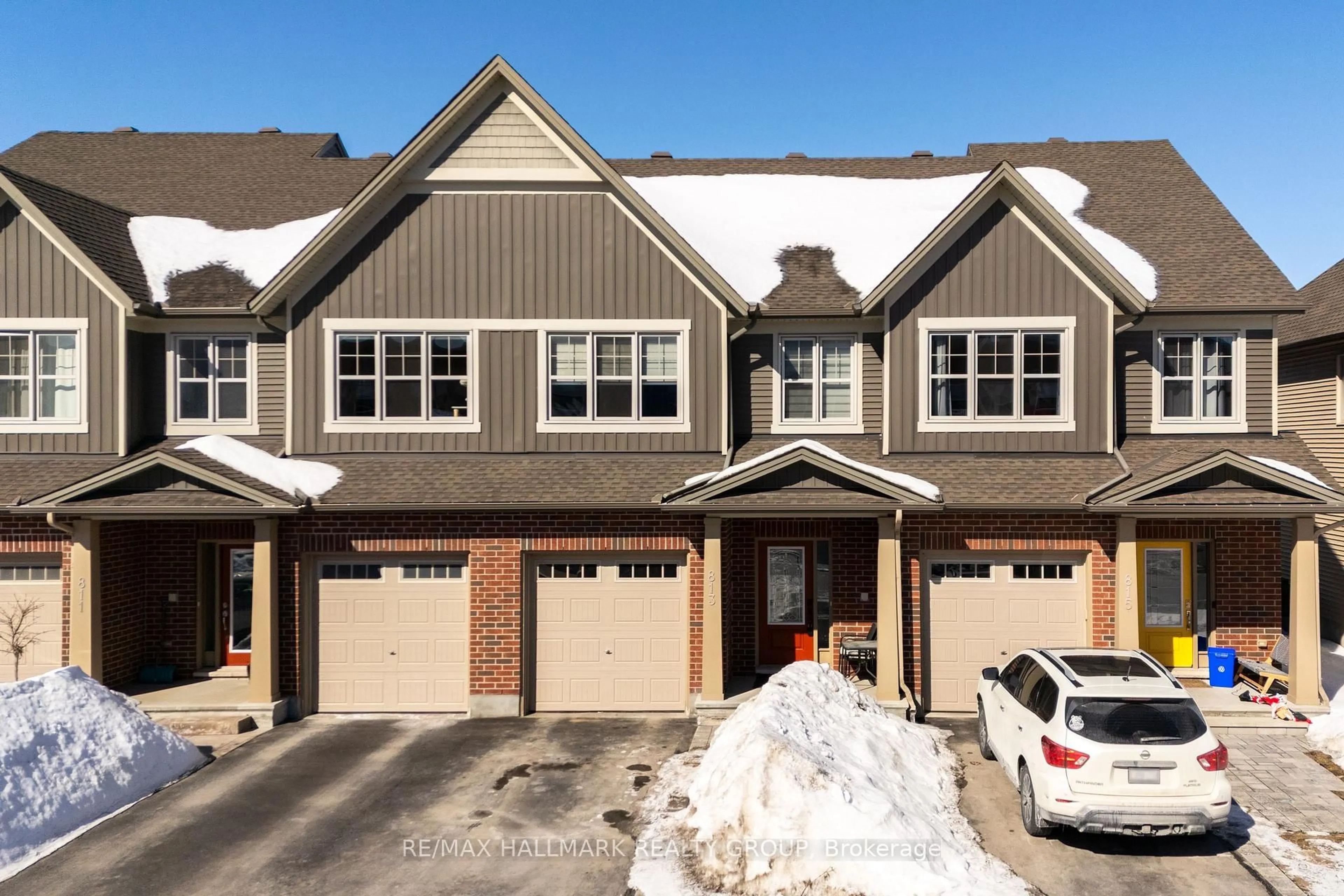 Home with brick exterior material, street for 813 Miikana Rd, Ottawa Ontario K1X 0G5