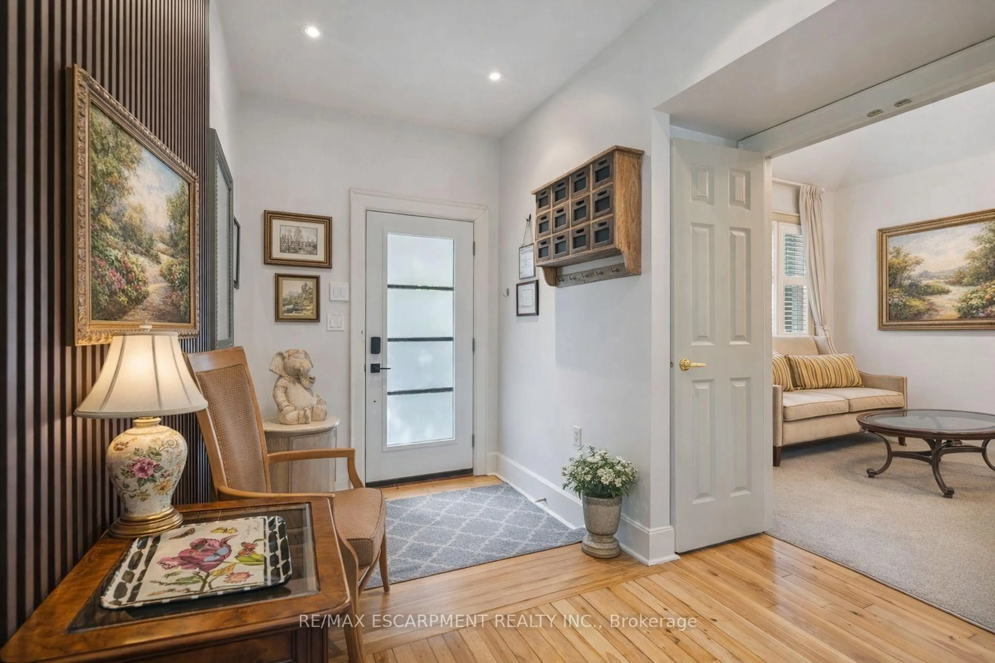 Indoor entryway for 267 Davy St, Niagara-on-the-Lake Ontario L0S 1J0