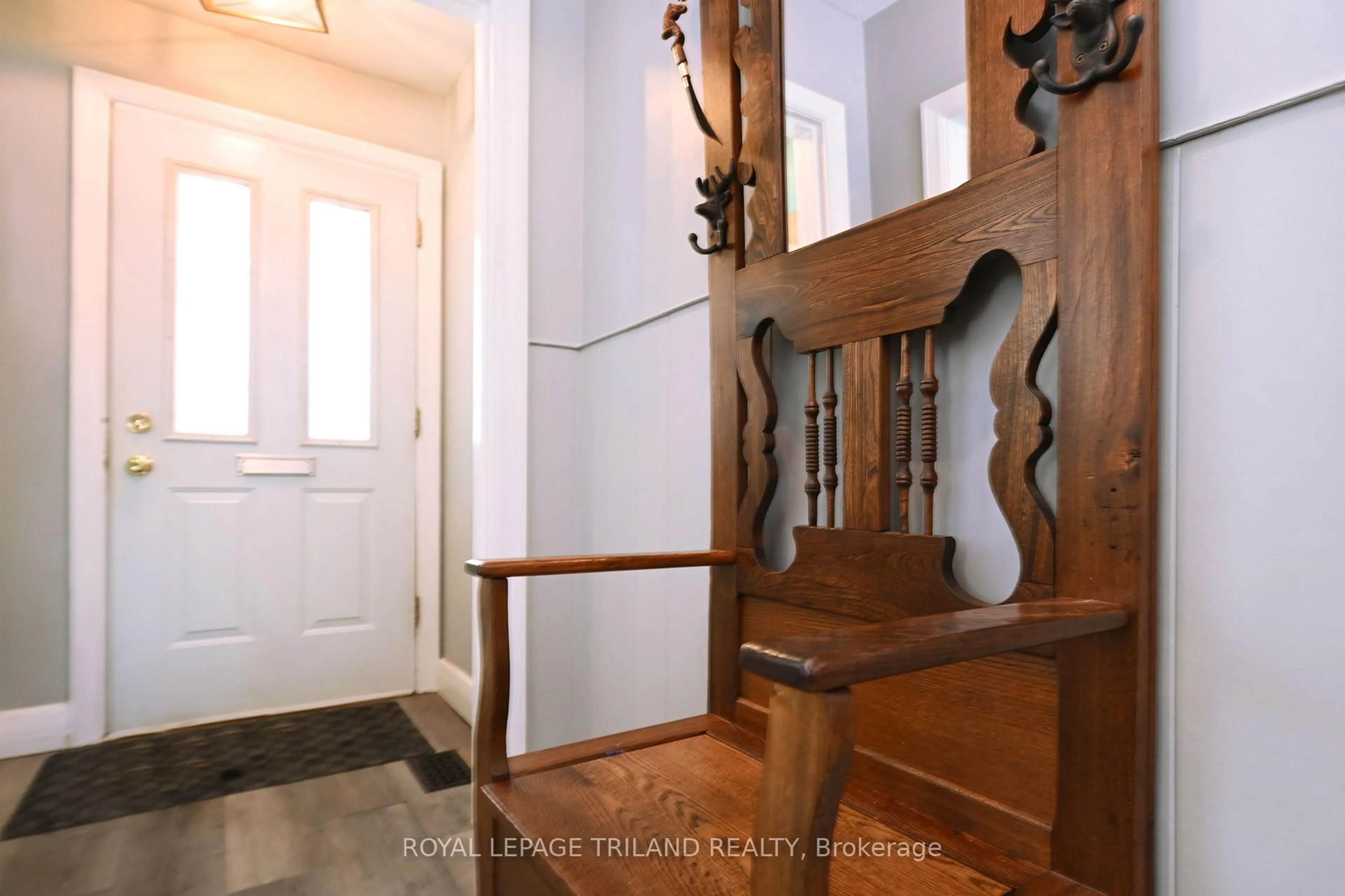 Indoor entryway for 457 Boler Rd, London South Ontario N6K 2K8