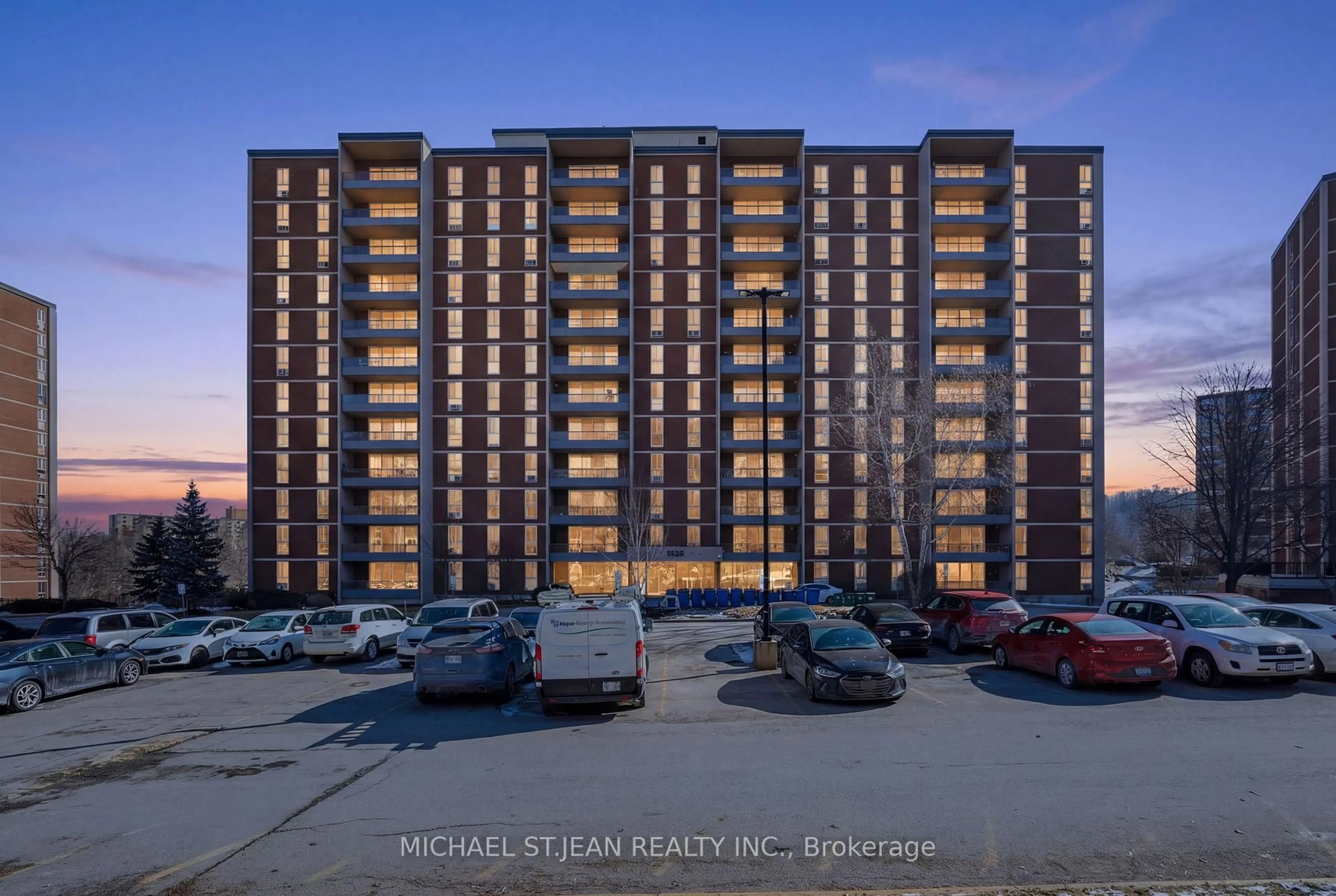 A pic from outside/outdoor area/front of a property/back of a property/a pic from drone, unknown for 1966 Main St #1408, Hamilton Ontario L8S 1J6