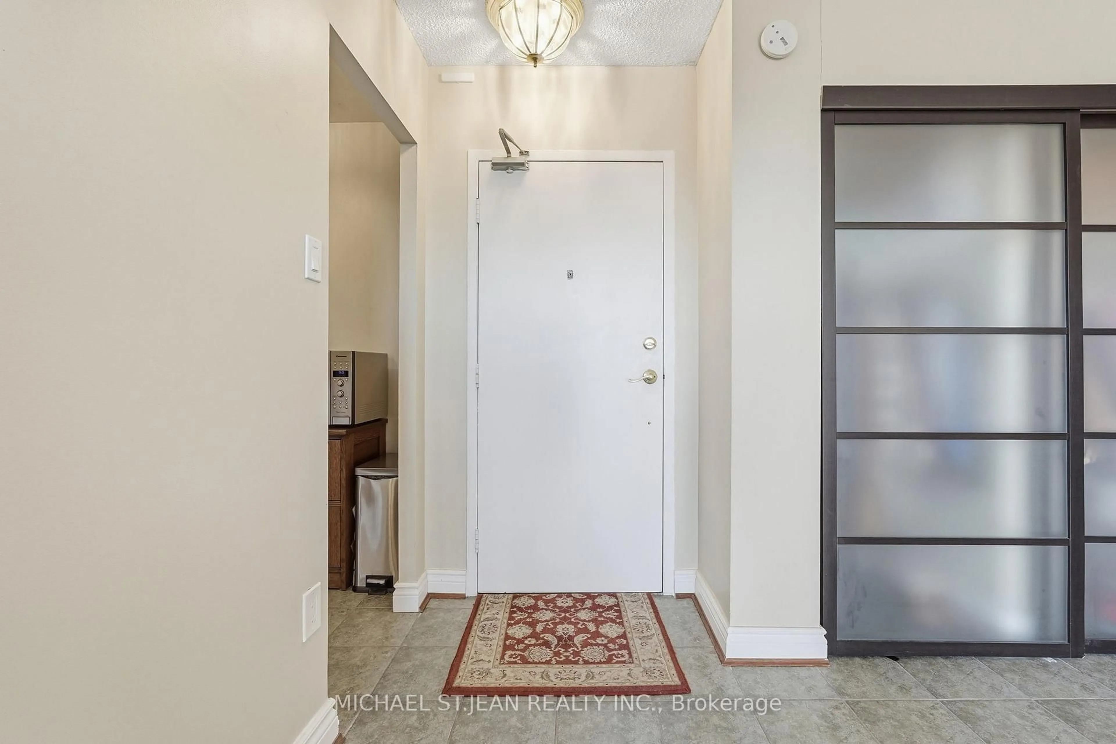 Indoor entryway for 1966 Main St #1408, Hamilton Ontario L8S 1J6