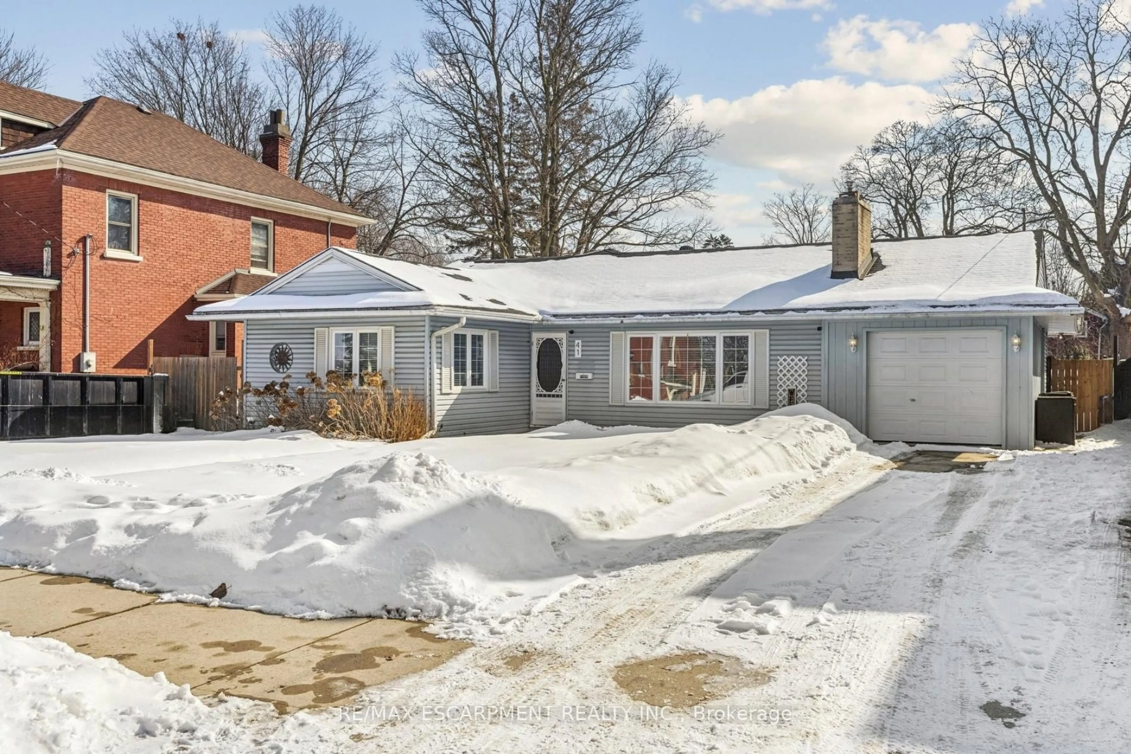 A pic from outside/outdoor area/front of a property/back of a property/a pic from drone, street for 41 Spruce St, Cambridge Ontario N1R 4K2