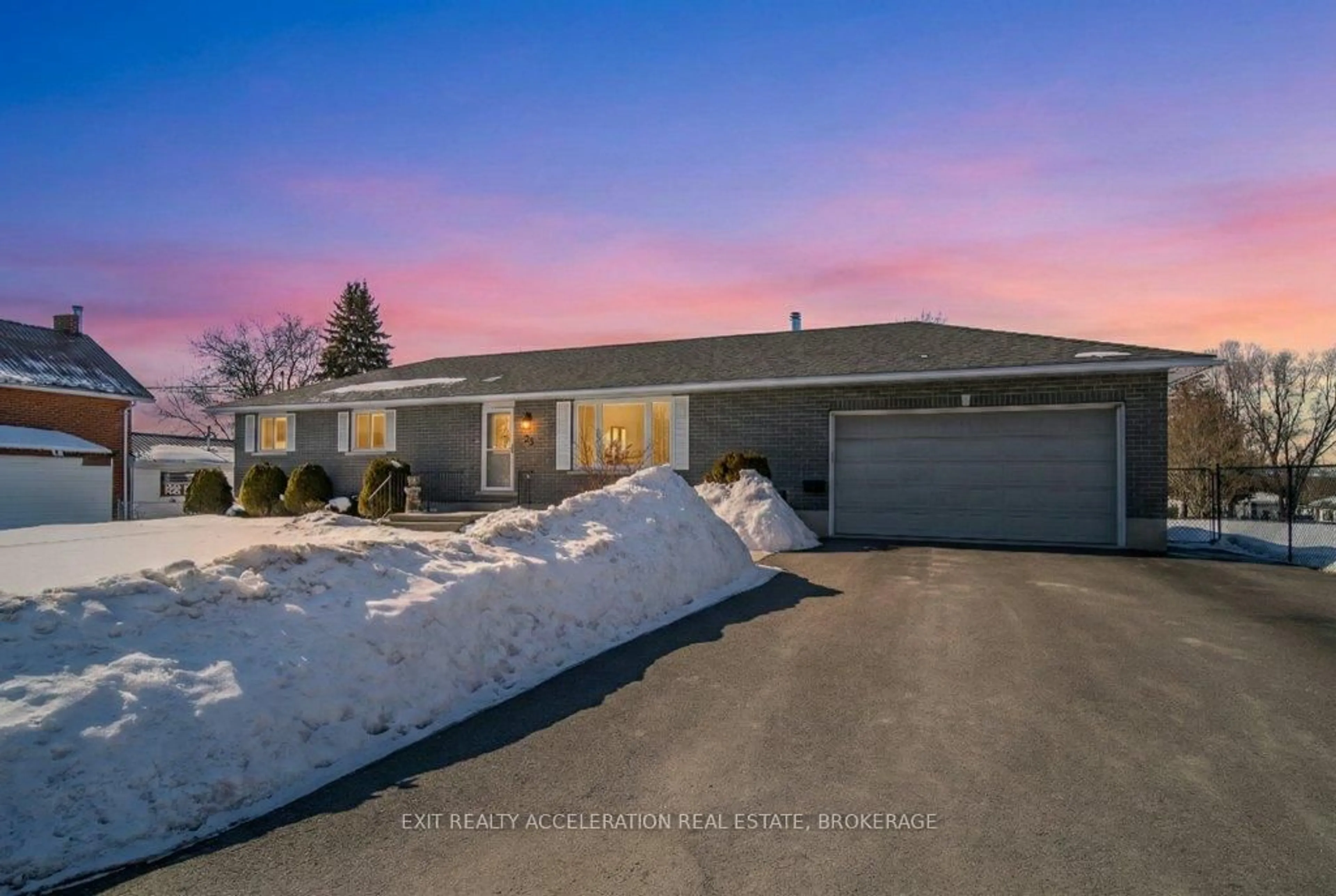 A pic from outside/outdoor area/front of a property/back of a property/a pic from drone, street for 93 Henry St, Greater Napanee Ontario K7R 3A6