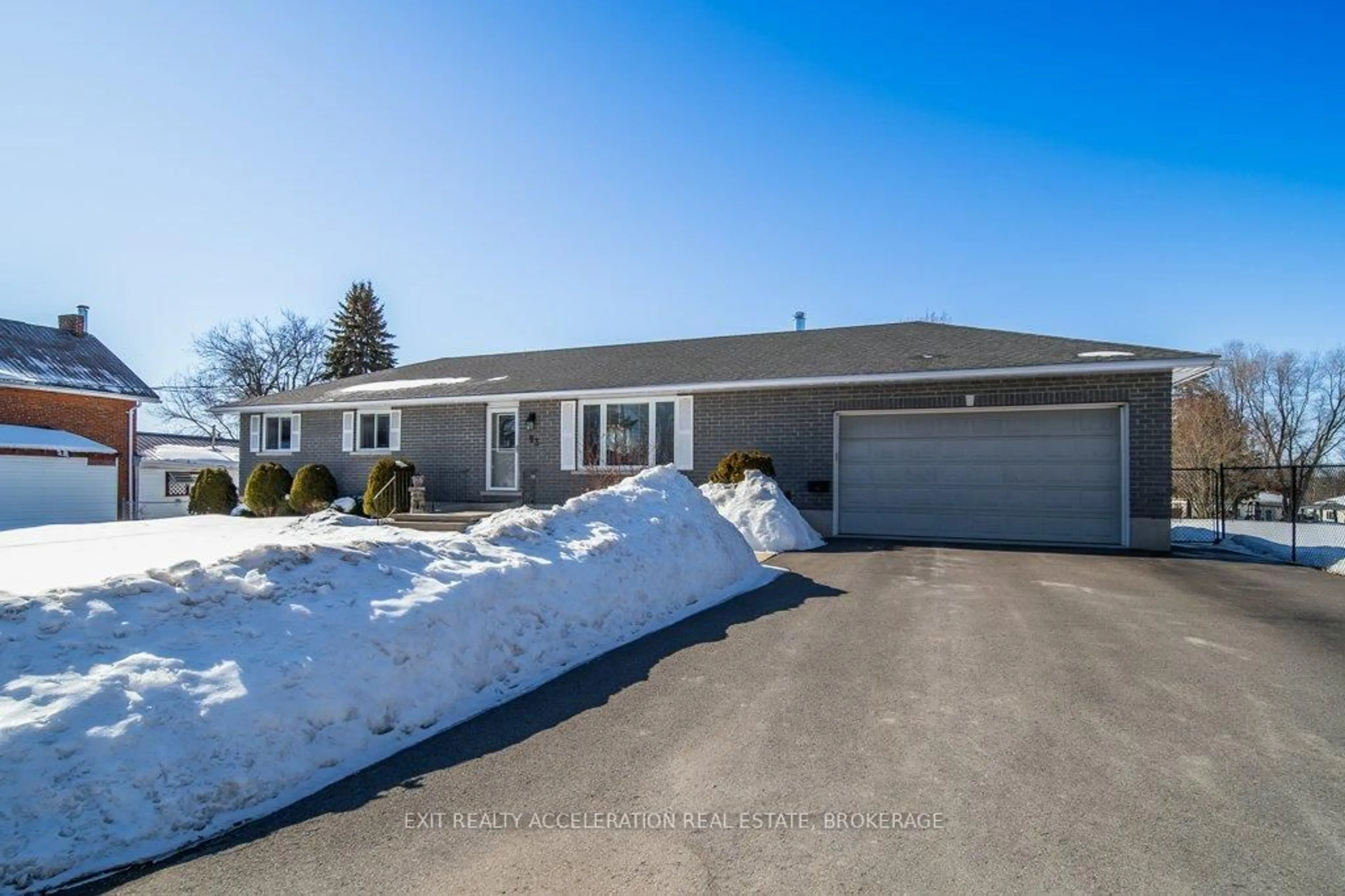 Unknown for 93 Henry St, Greater Napanee Ontario K7R 3A6