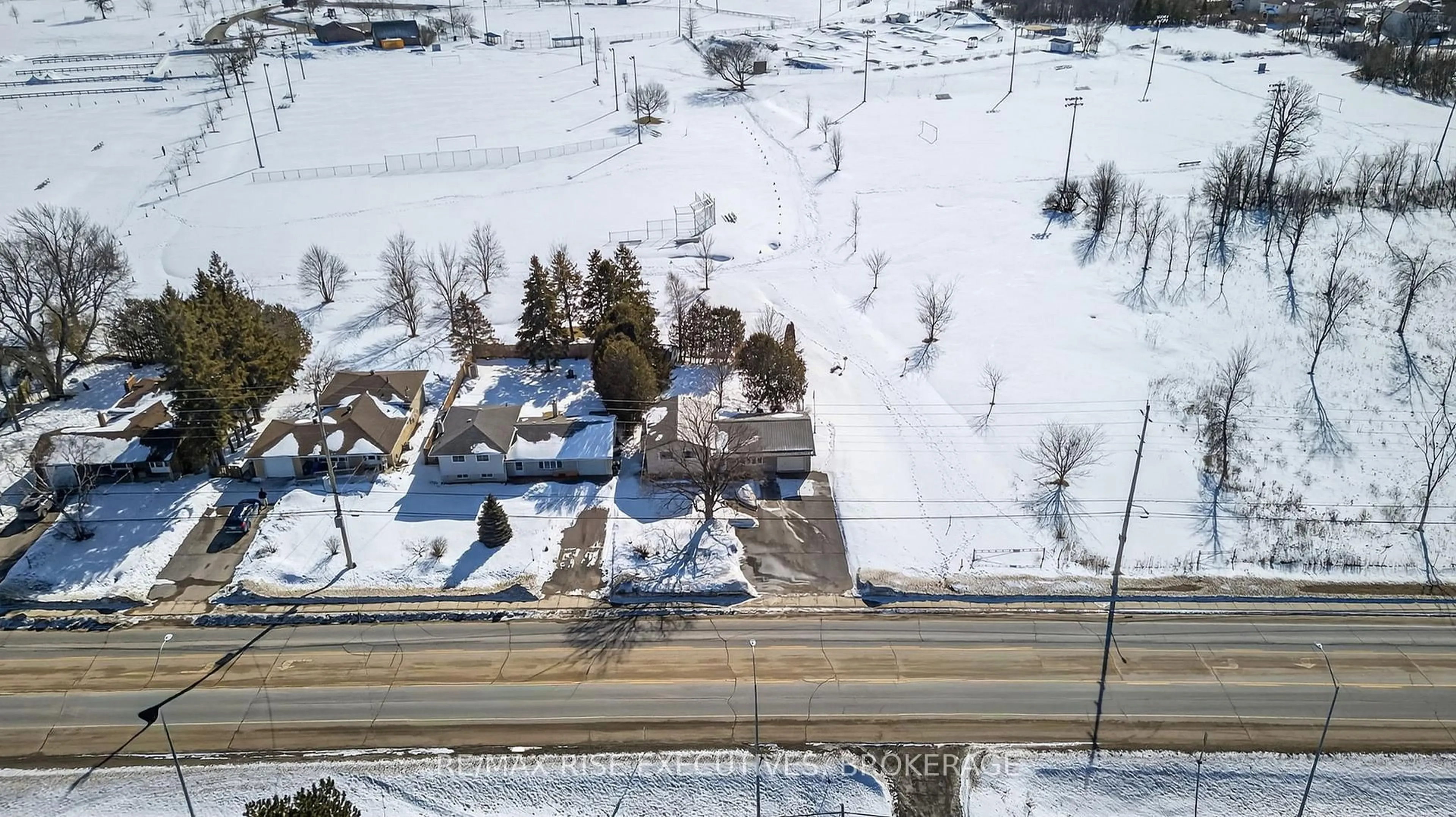 A pic from outside/outdoor area/front of a property/back of a property/a pic from drone, street for 3231 Princess St, Kingston Ontario K7L 4V2