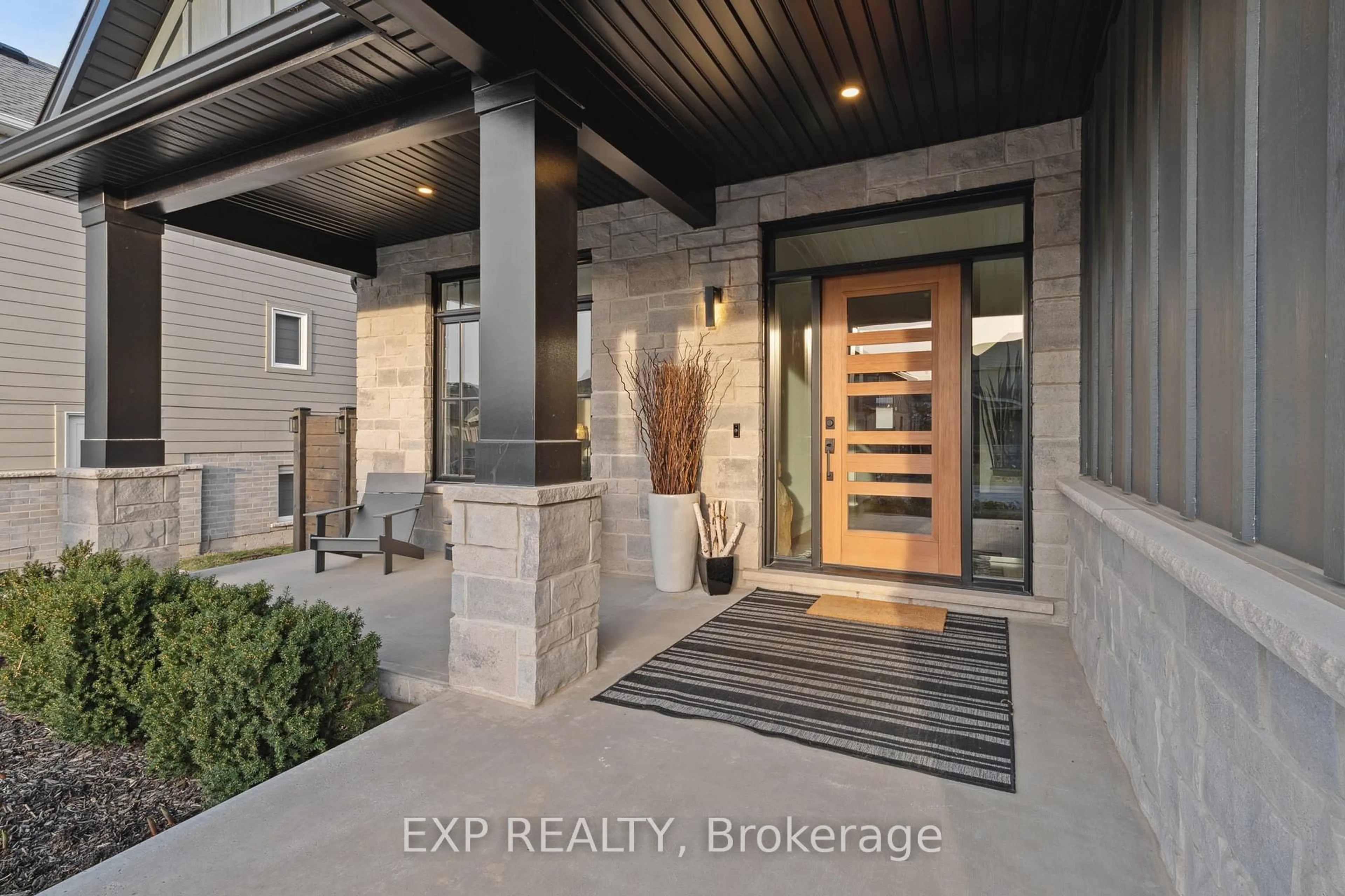 Indoor entryway for 3598 Canfield Cres, Fort Erie Ontario L0S 1S0