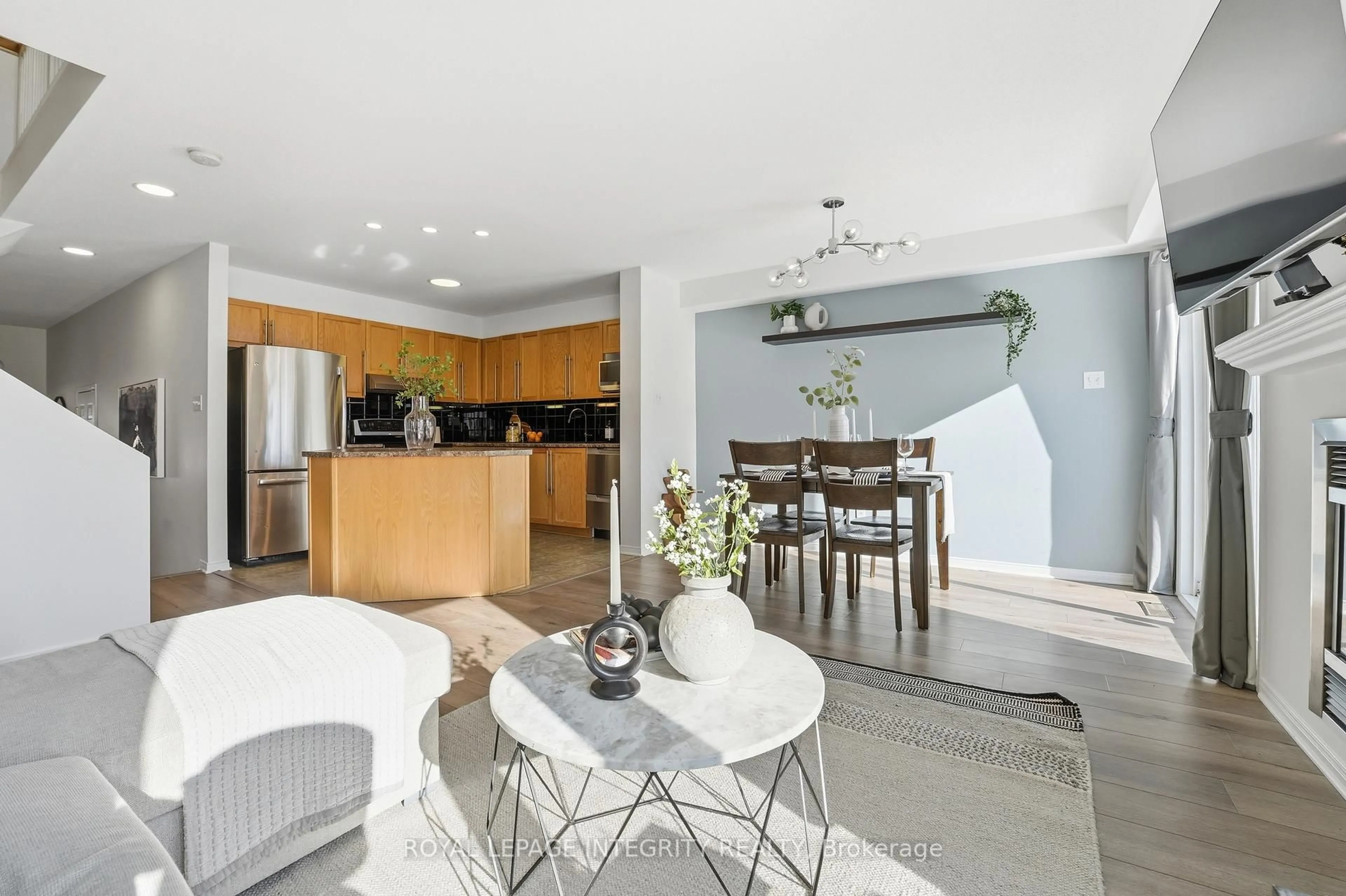 Open concept kitchen, ceramic/tile floor for 356 Hillsboro Private, Ottawa Ontario K2M 3B1