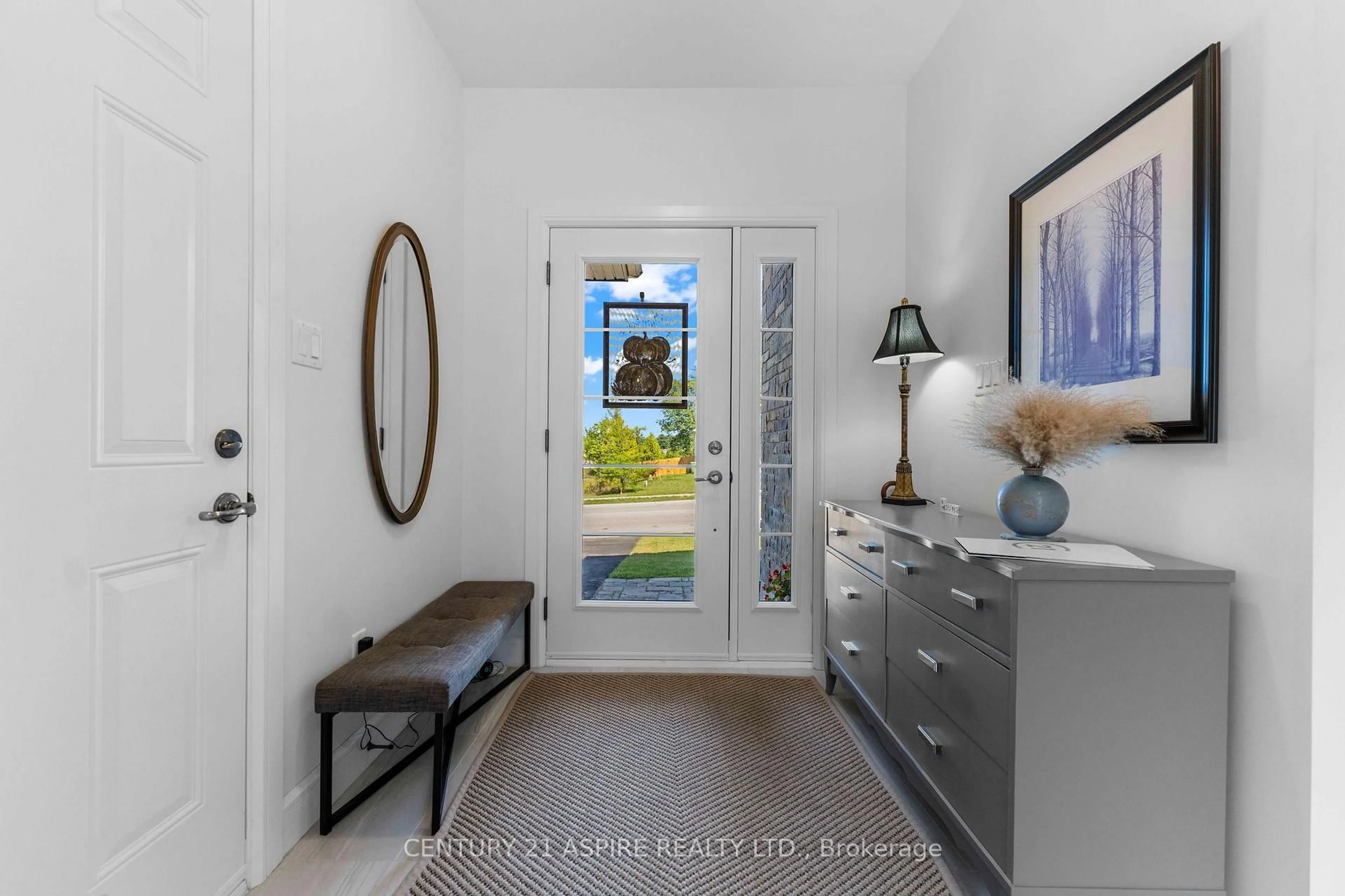 Indoor entryway for 1002 Butler Blvd, Petawawa Ontario K8H 0C8