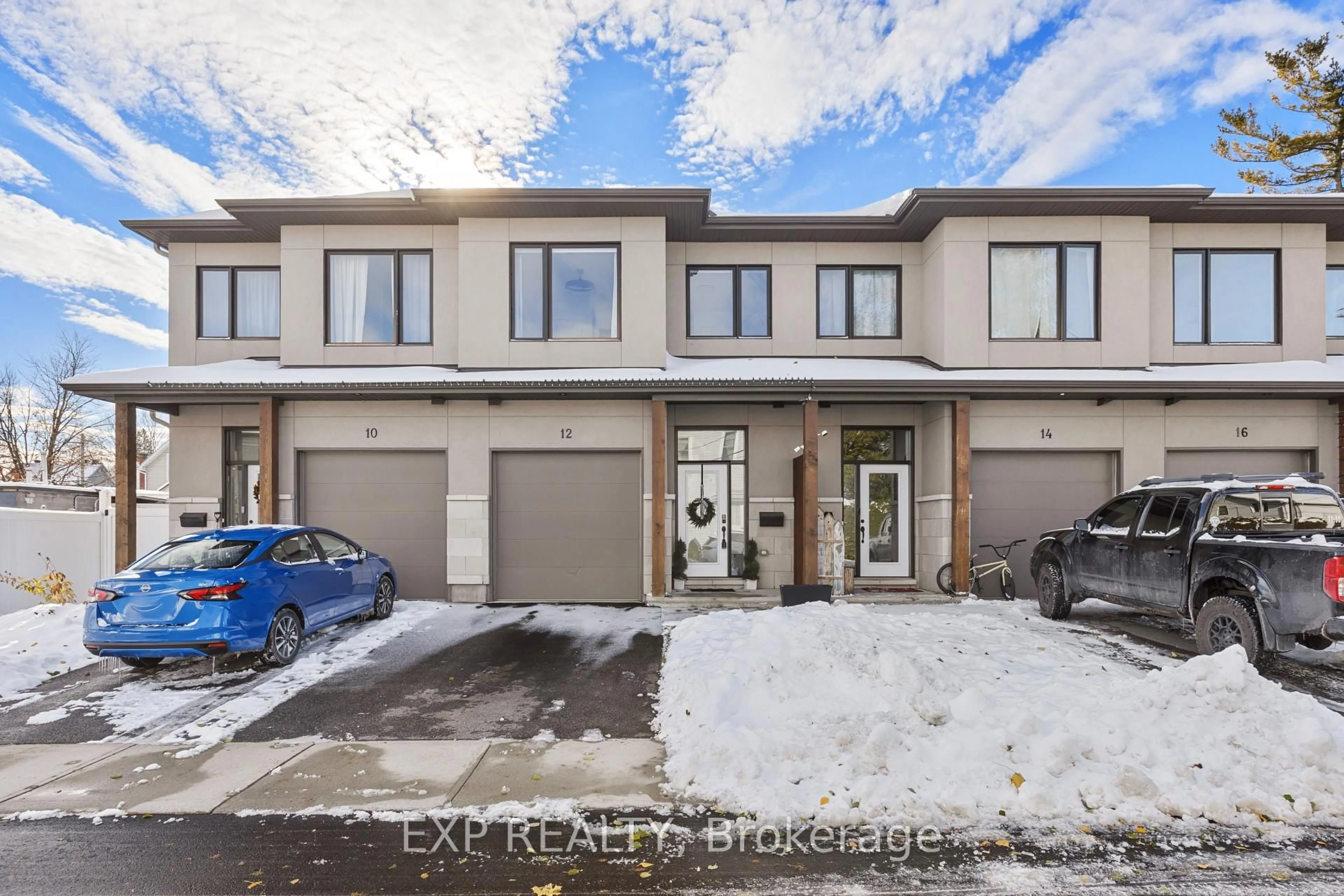 A pic from outside/outdoor area/front of a property/back of a property/a pic from drone, street for 12 CHARLES St, Carleton Place Ontario K7C 2Y1