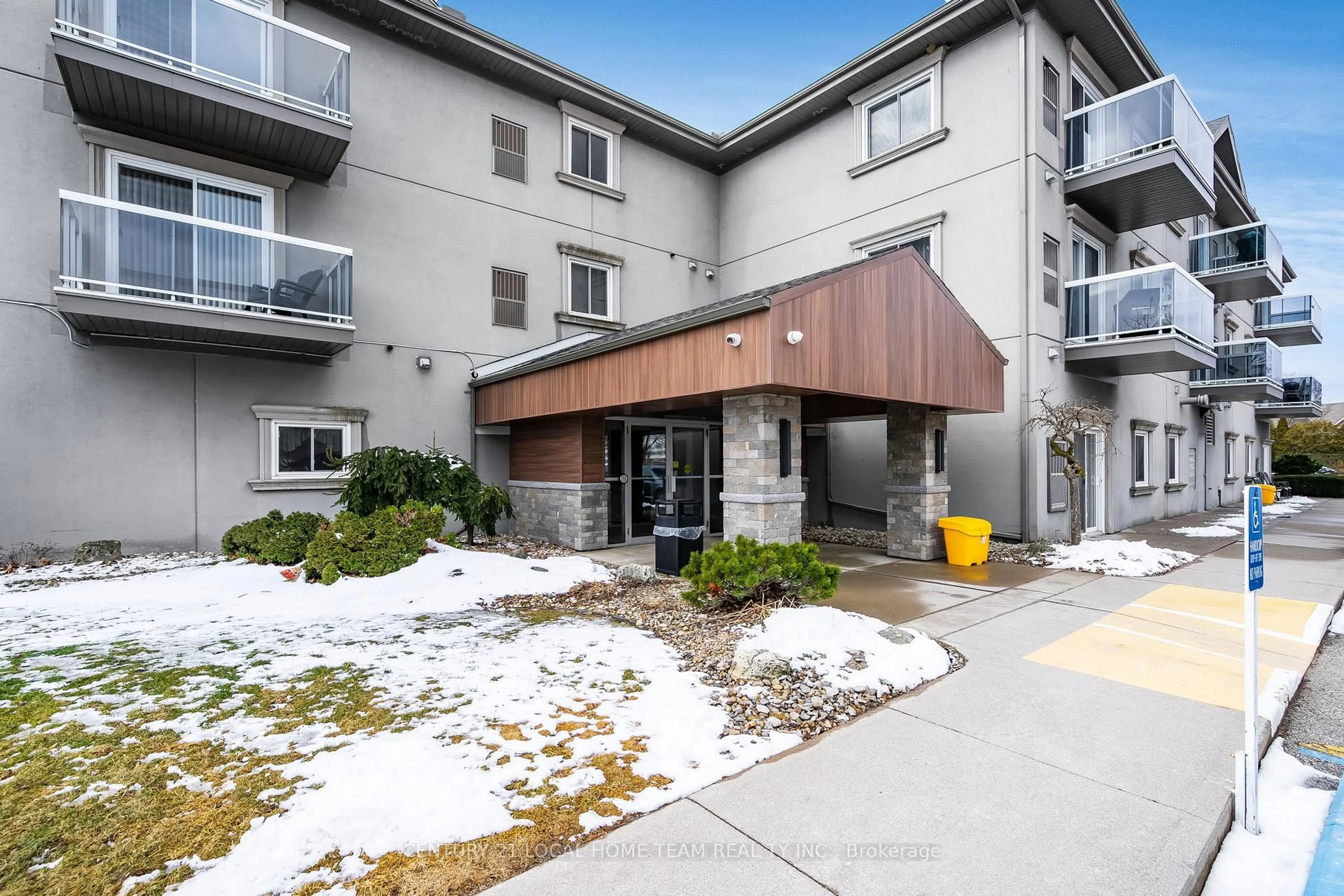 Patio, unknown for 44 Robson Rd #303, Leamington Ontario N8H 5E4