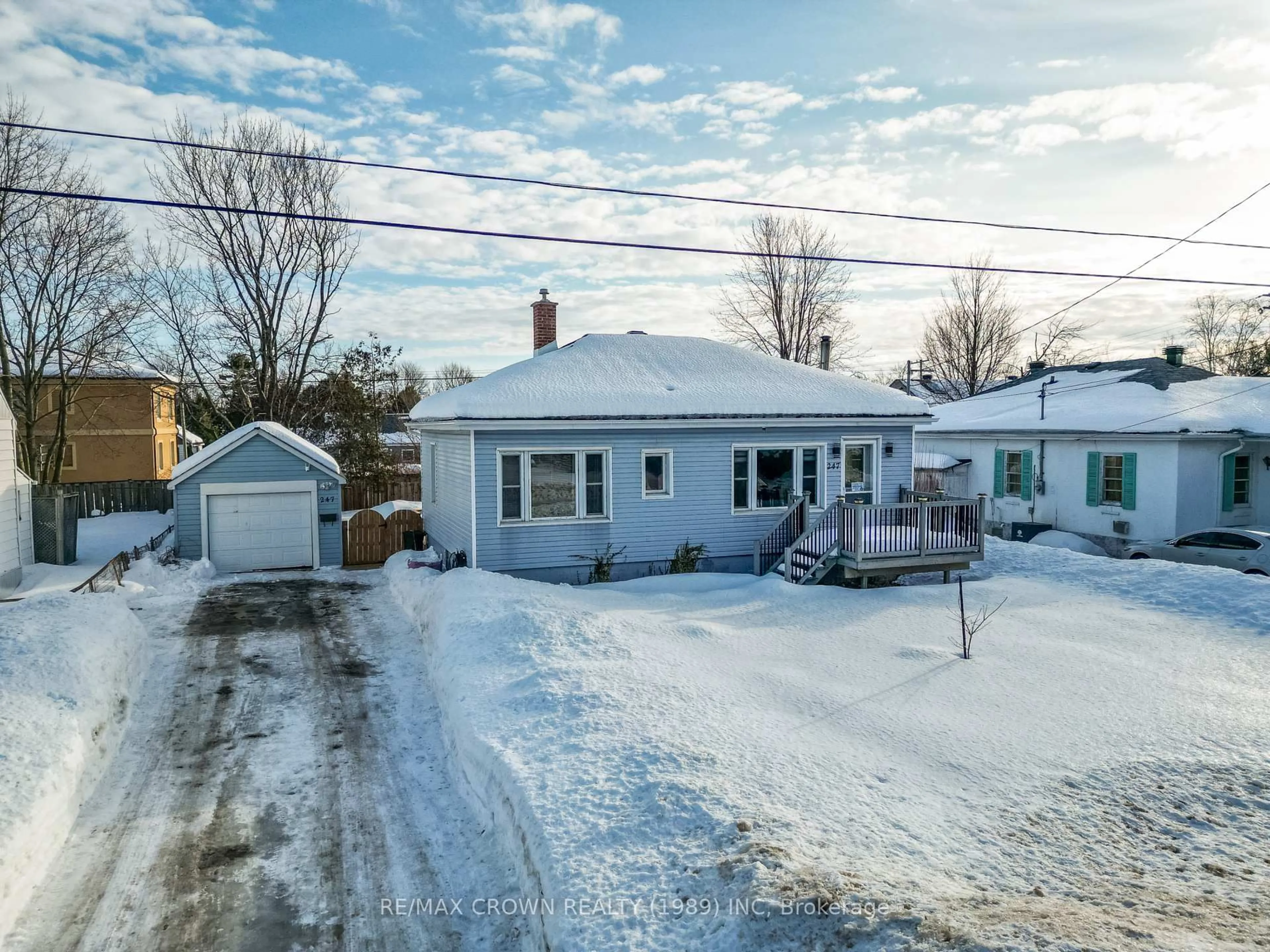 A pic from outside/outdoor area/front of a property/back of a property/a pic from drone, street for 247 Elmwood Ave, North Bay Ontario P1B 5G8