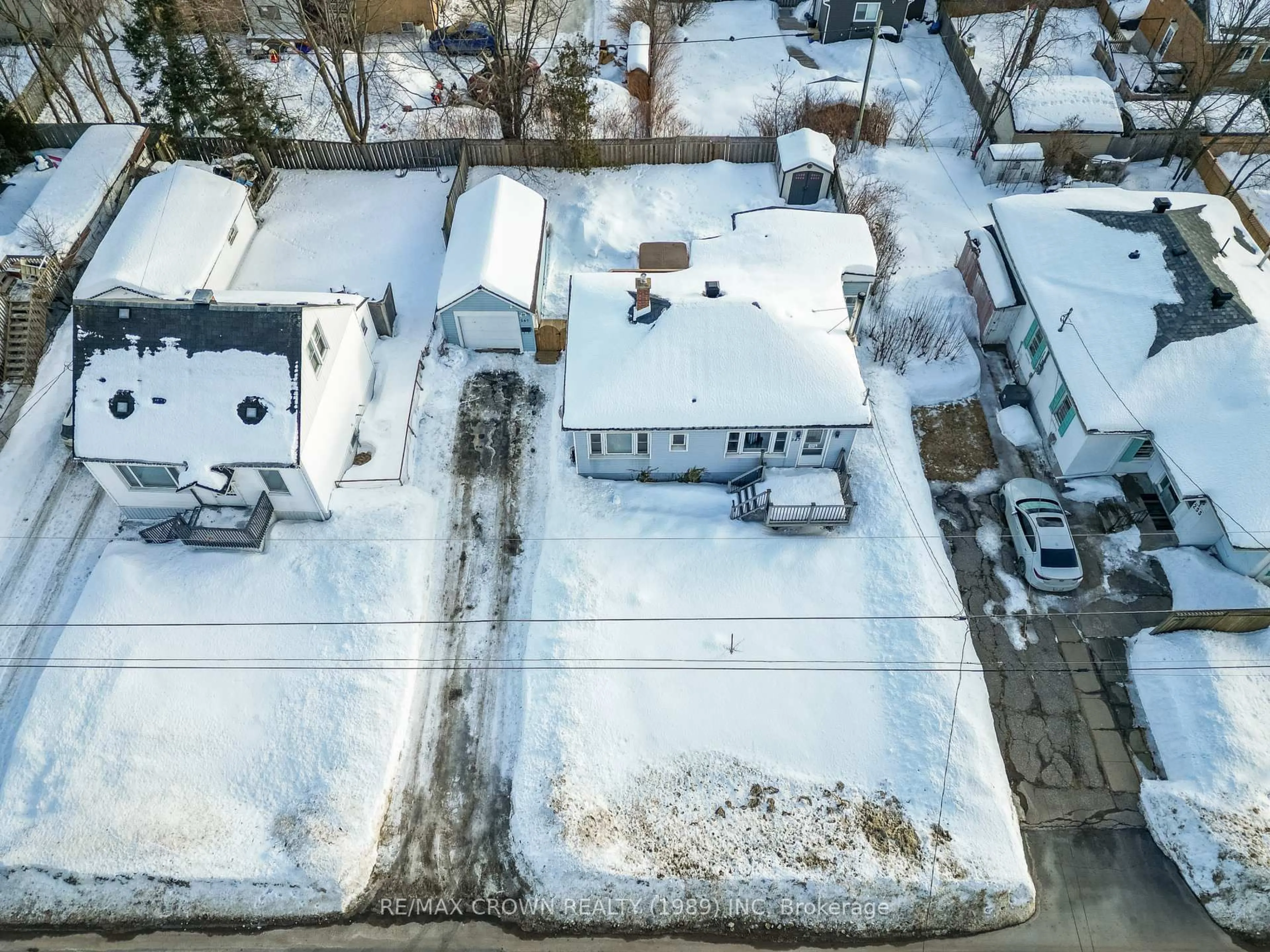 A pic from outside/outdoor area/front of a property/back of a property/a pic from drone, street for 247 Elmwood Ave, North Bay Ontario P1B 5G8