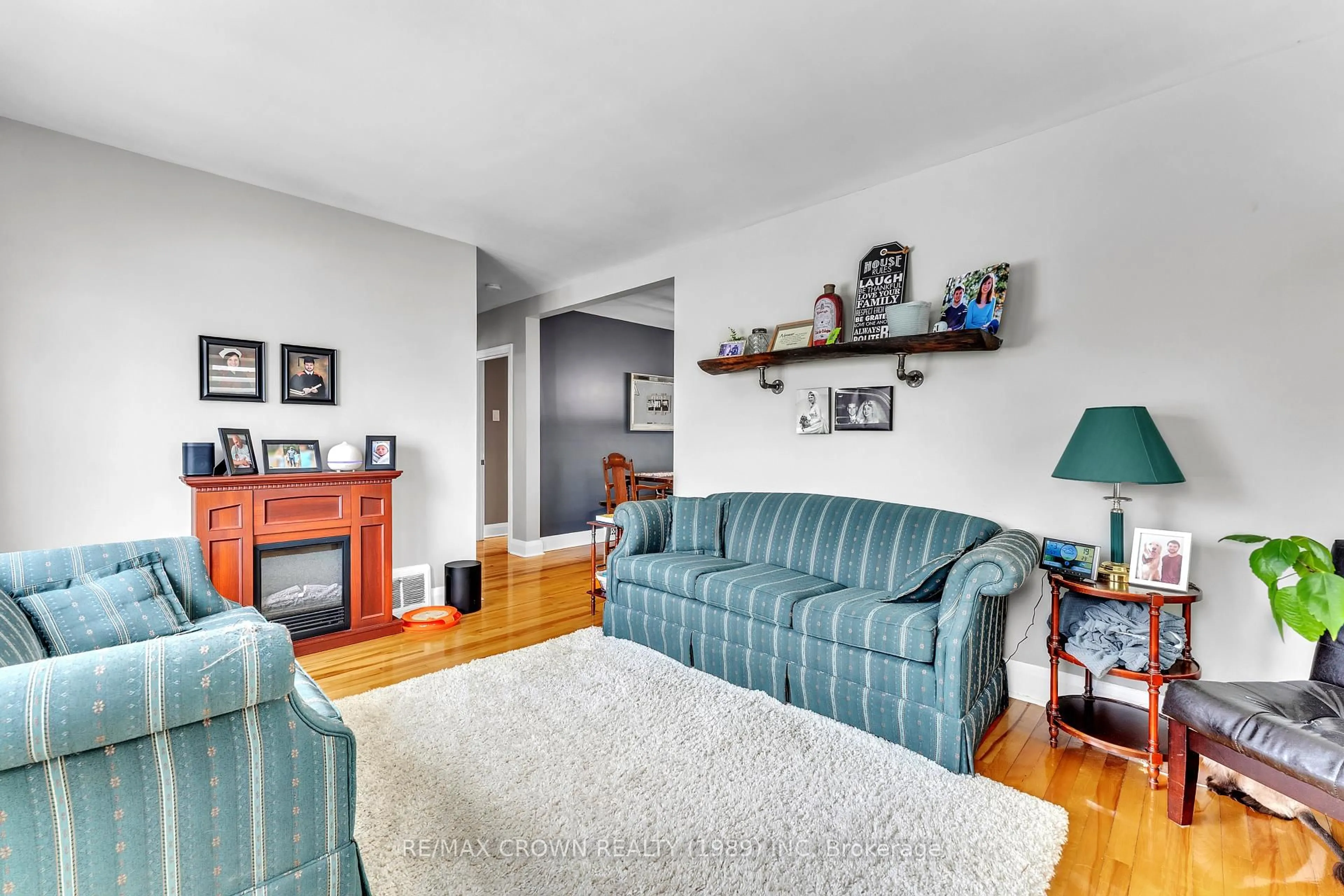 Living room with furniture, unknown for 247 Elmwood Ave, North Bay Ontario P1B 5G8