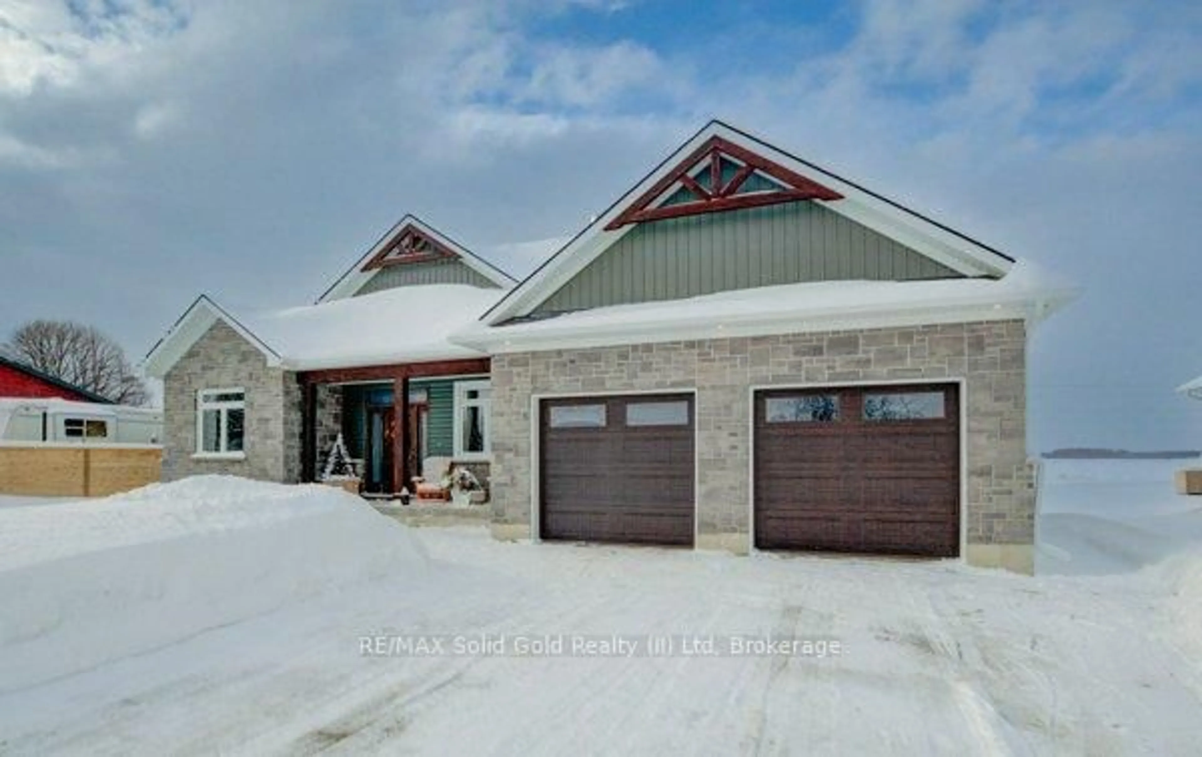 Indoor garage for 21 Paxton St, Huron-Kinloss Ontario N0G 2B0