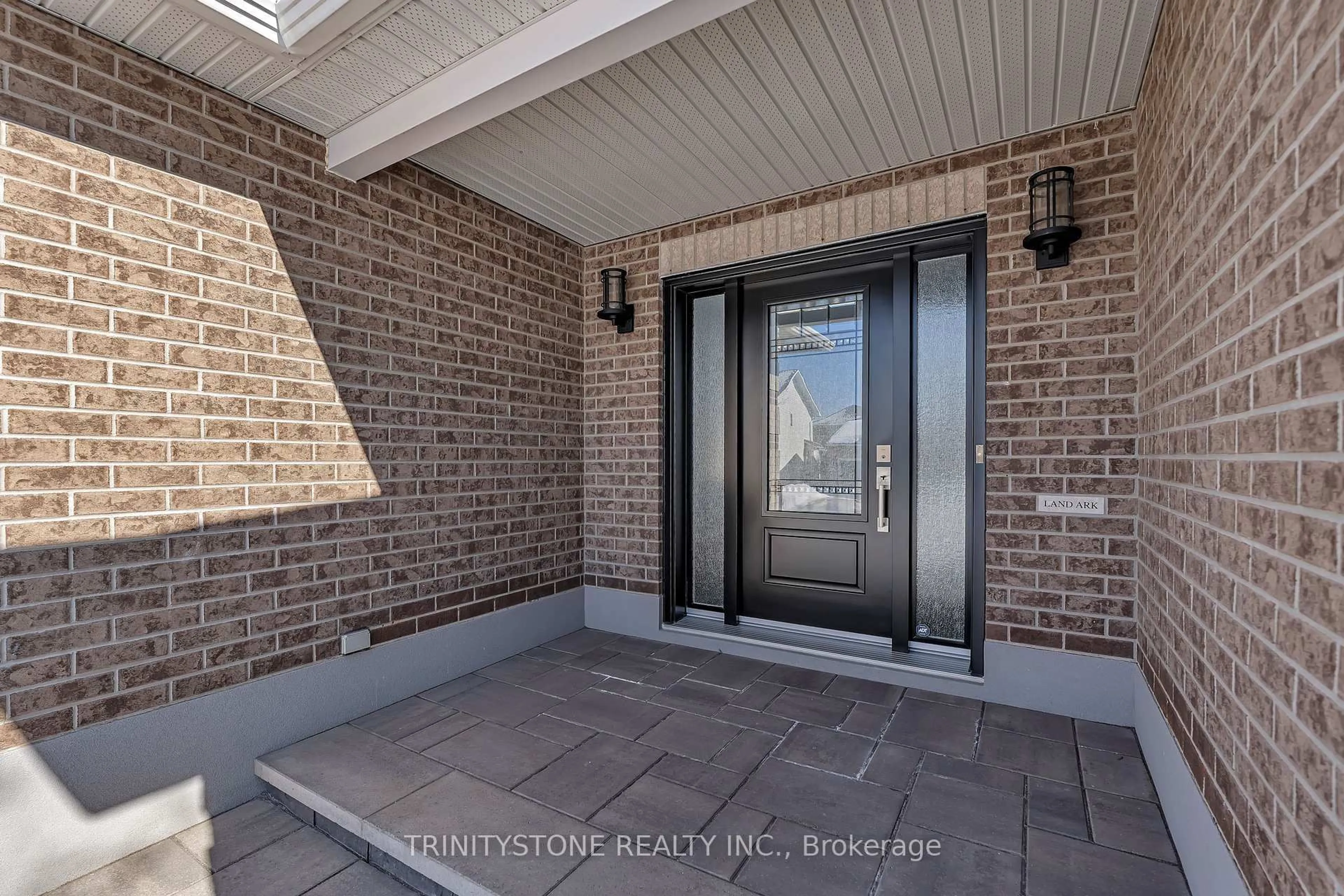 Indoor entryway for 42 Heritage Grove Cres, Ottawa Ontario K2S 1R2