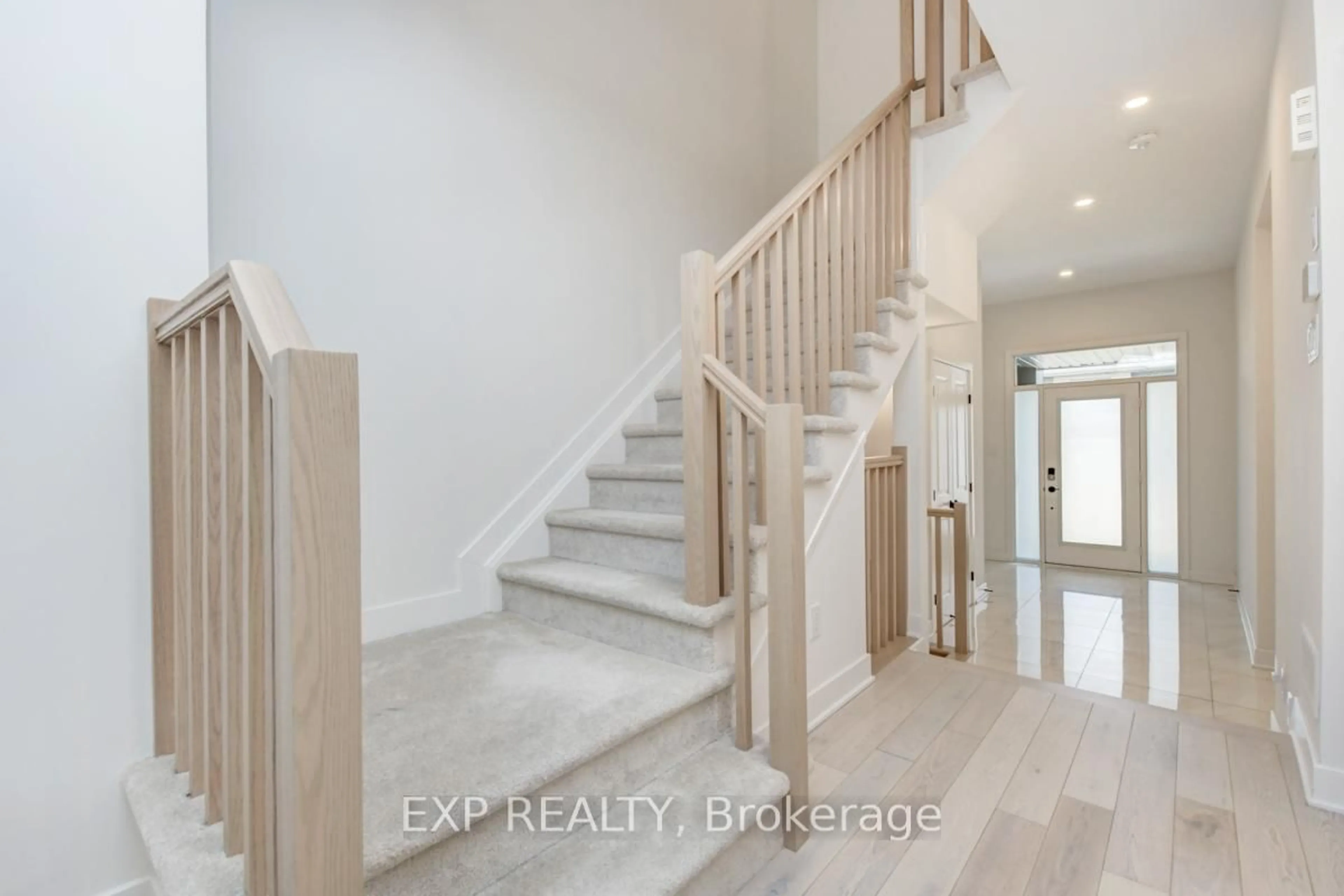 Indoor entryway for 575 Rathburn Lane, Ottawa Ontario K1T 0T3