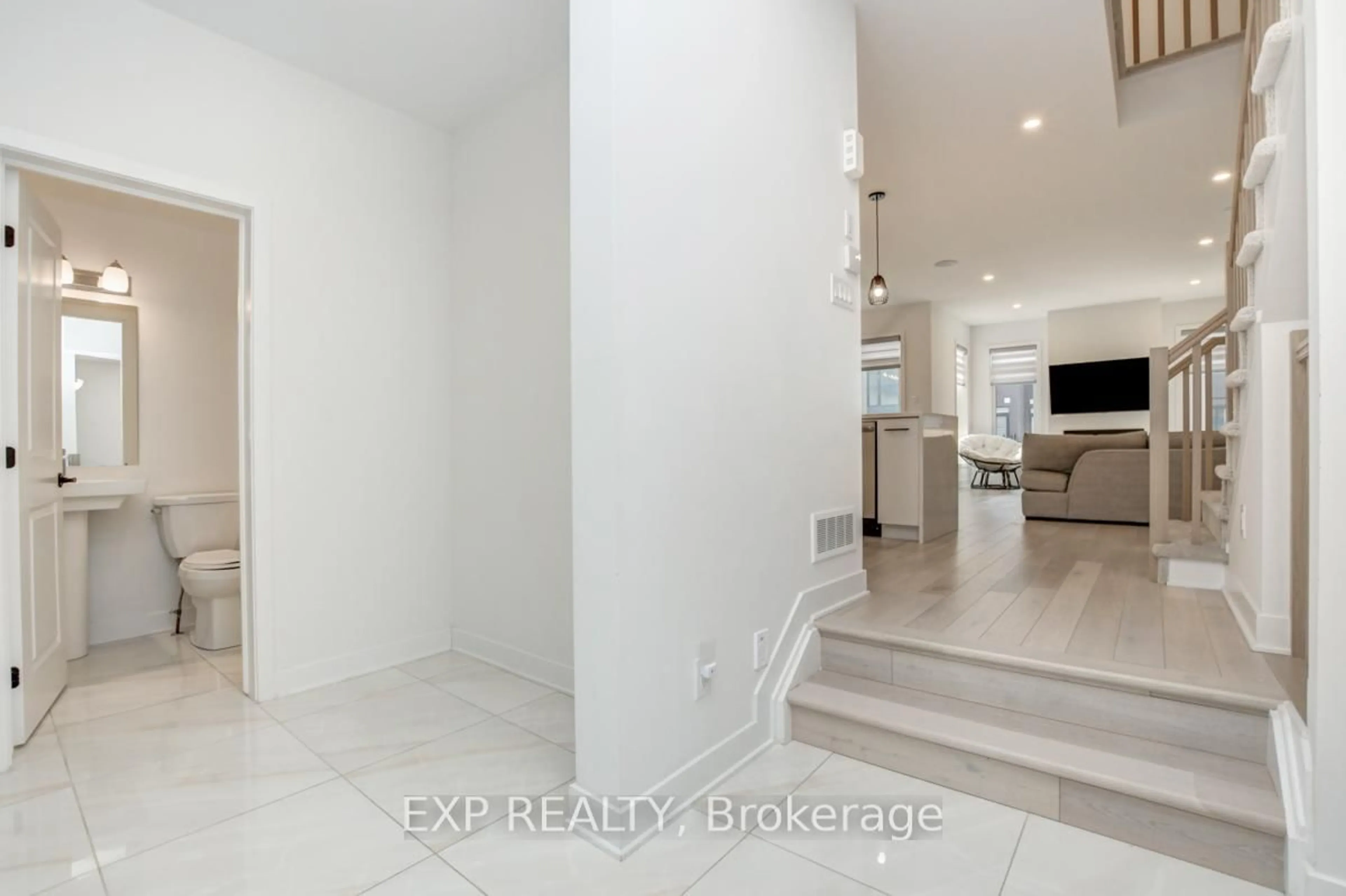 Indoor entryway for 575 Rathburn Lane, Ottawa Ontario K1T 0T3