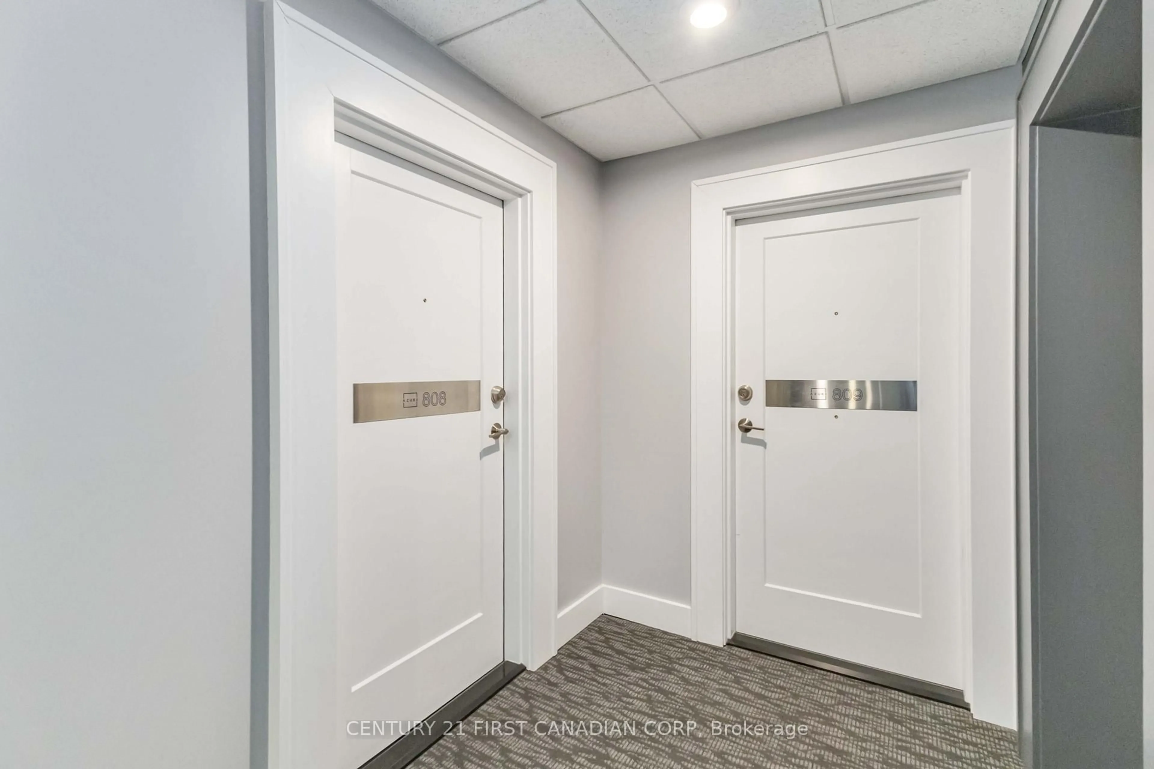Indoor foyer for 505 Talbot St #809, London East Ontario N6A 2S6