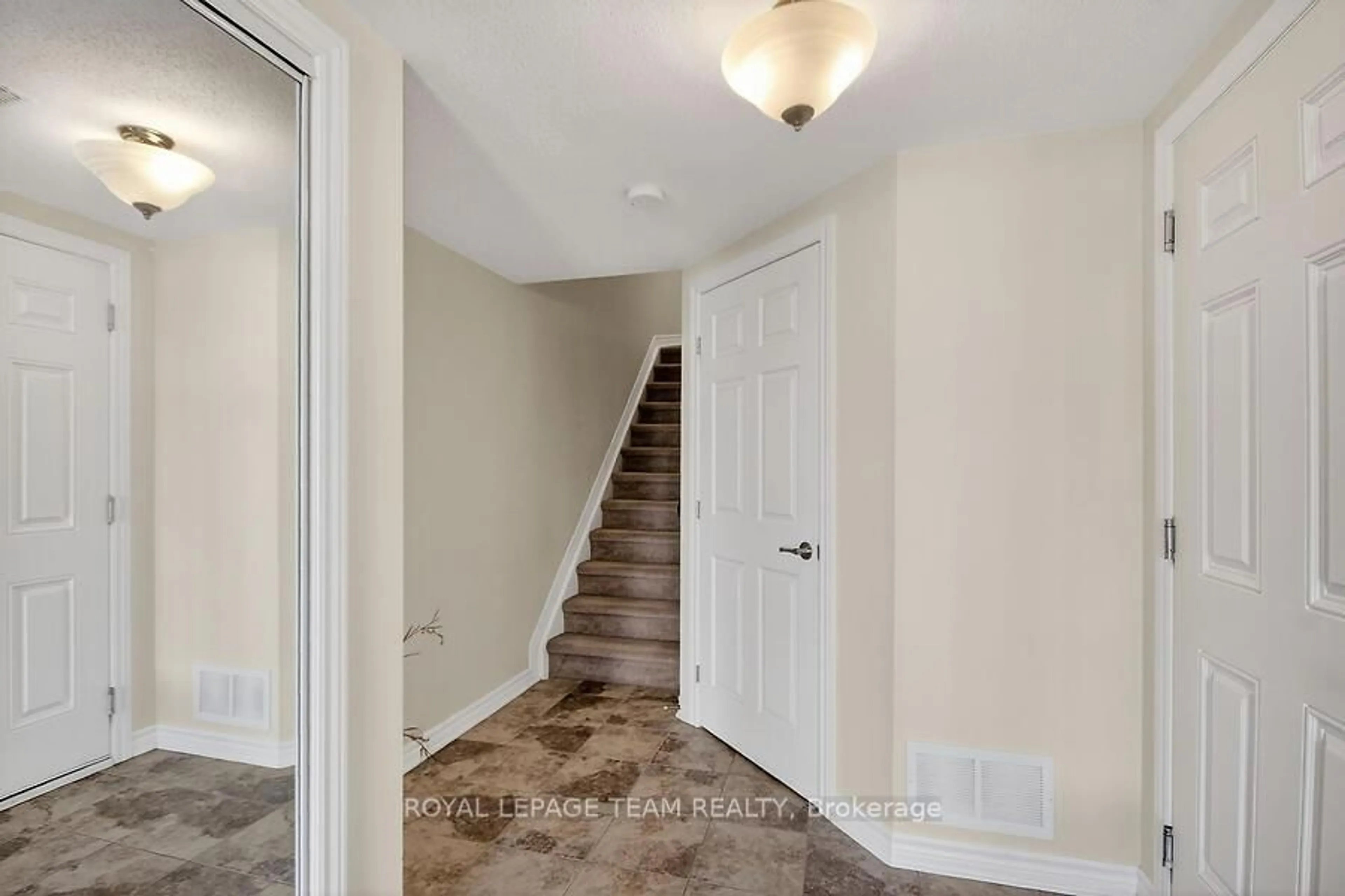 Indoor entryway for 126 Grenadine St, Stittsville Ontario K2S 0P1