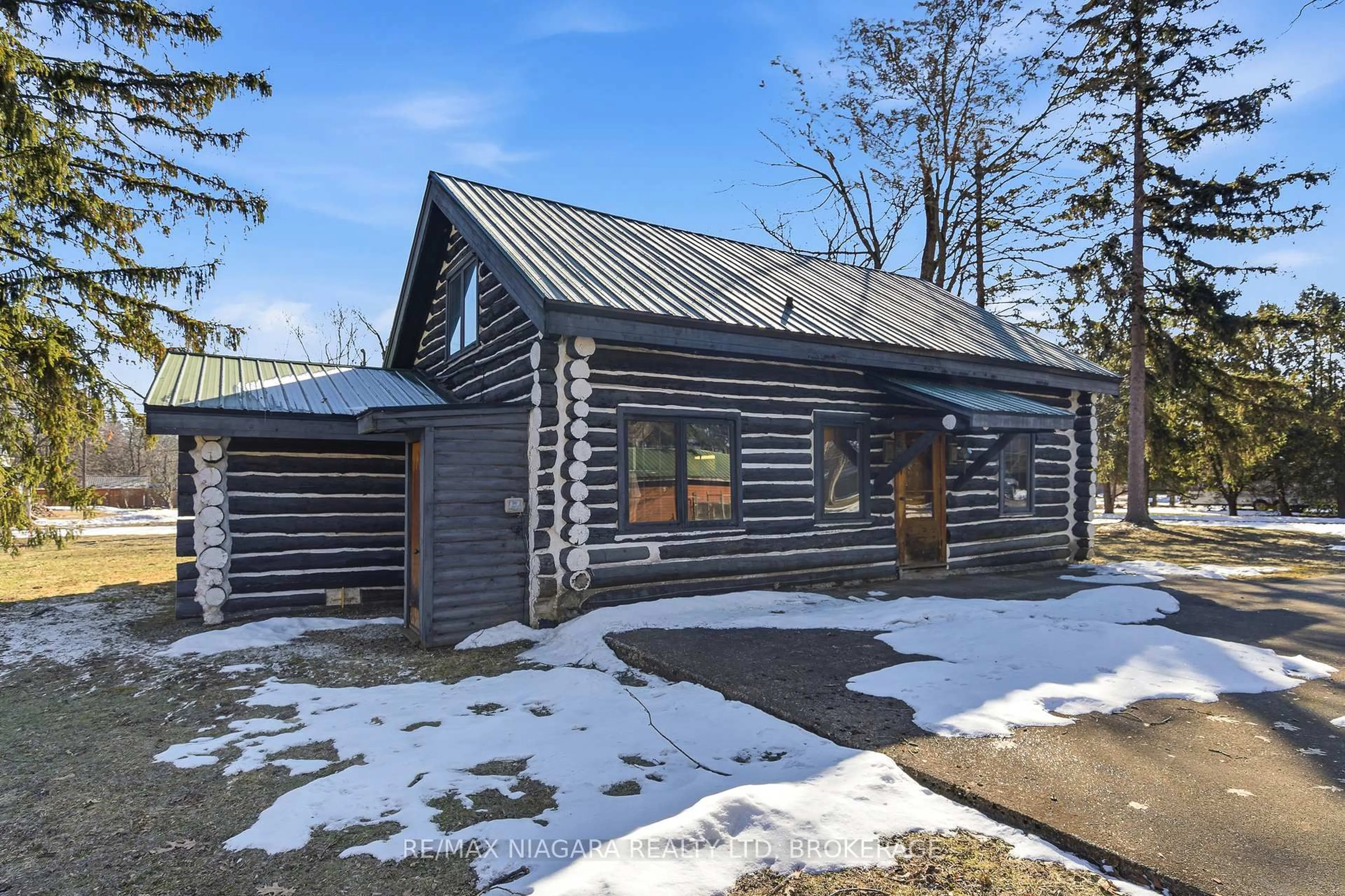 Shed for 3014 Tecumseh Tr, Fort Erie Ontario L0S 1N0