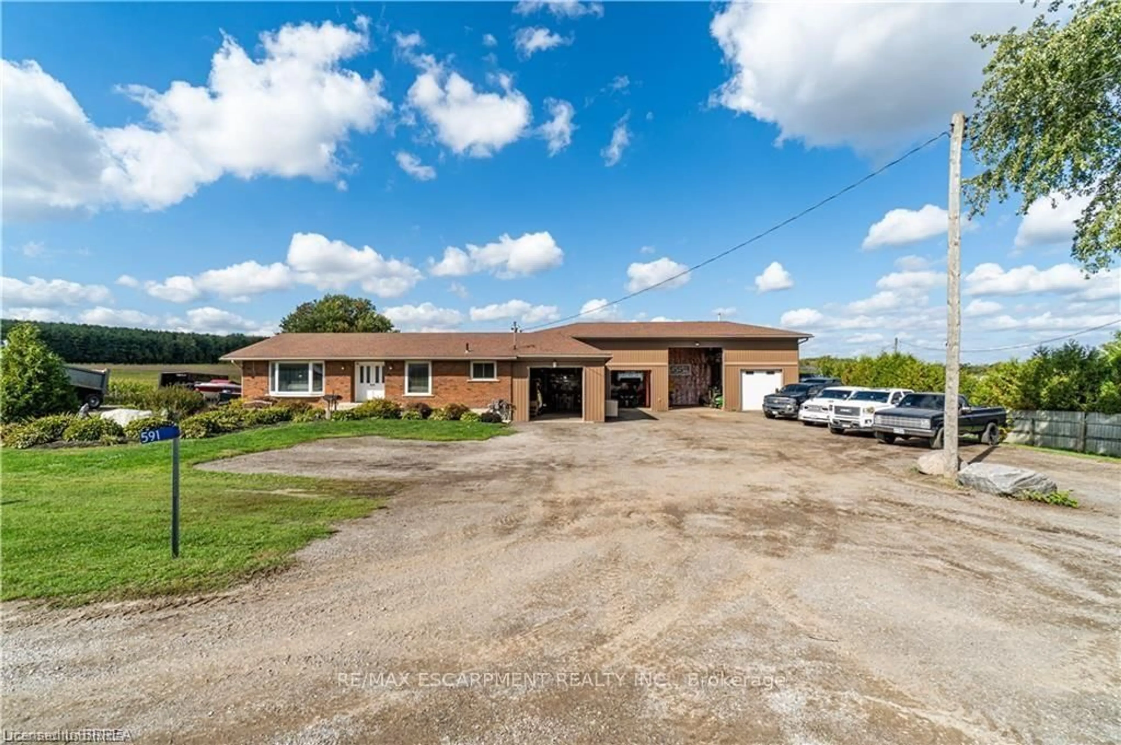 A pic from outside/outdoor area/front of a property/back of a property/a pic from drone, building for 591 Governors Rd, Brant Ontario N3L 3E1