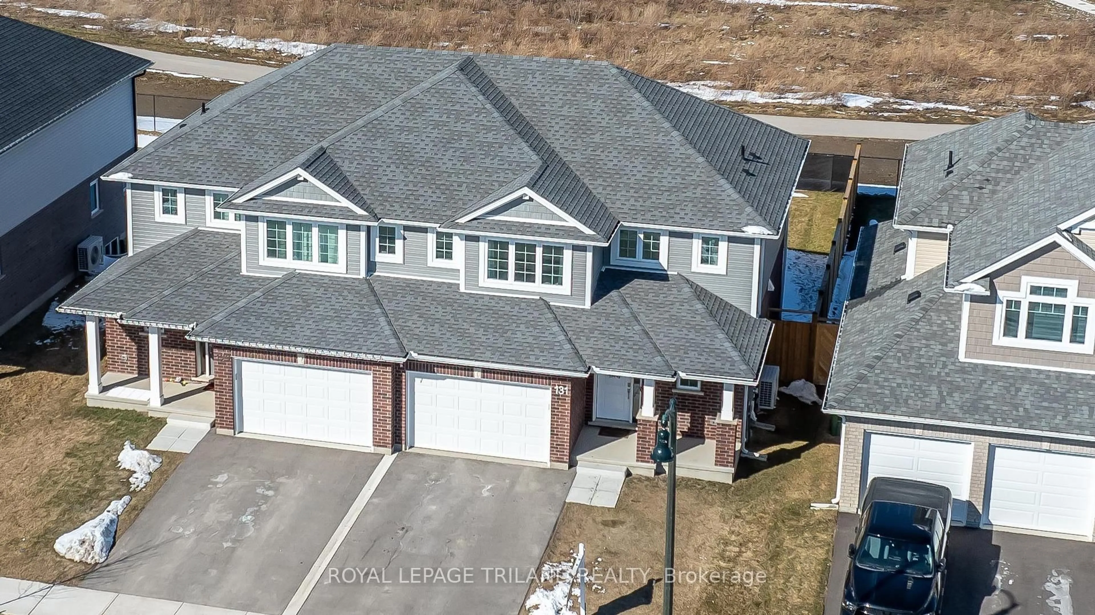 A pic from outside/outdoor area/front of a property/back of a property/a pic from drone, street for 131 Empire Pkwy, St. Thomas Ontario N5R 0N5