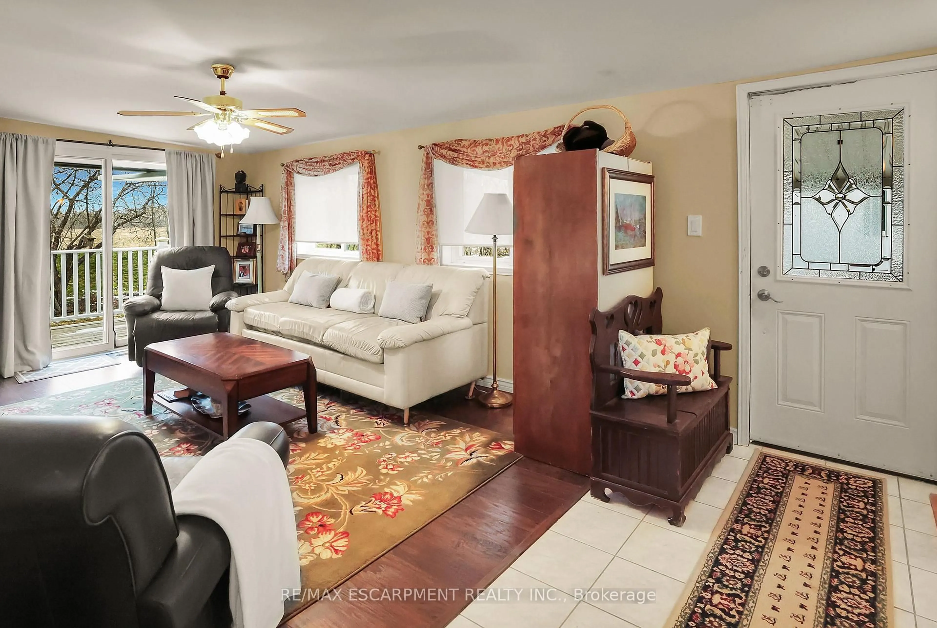 Living room with furniture, unknown for 3033 Townline Rd #154, Fort Erie Ontario L0S 1S1