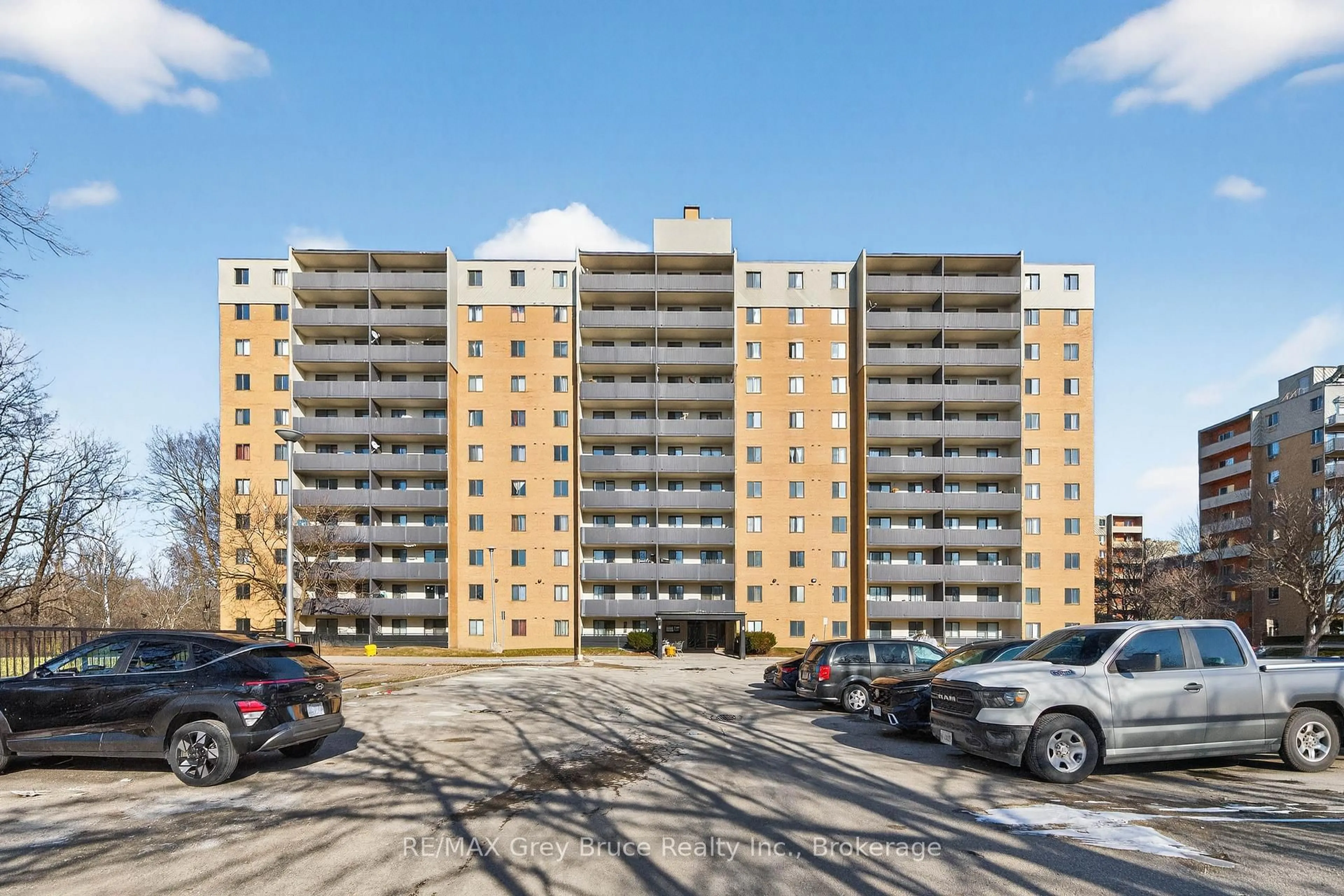 A pic from outside/outdoor area/front of a property/back of a property/a pic from drone, unknown for 756 Kipps Lane #606, London East Ontario N5Y 4X9