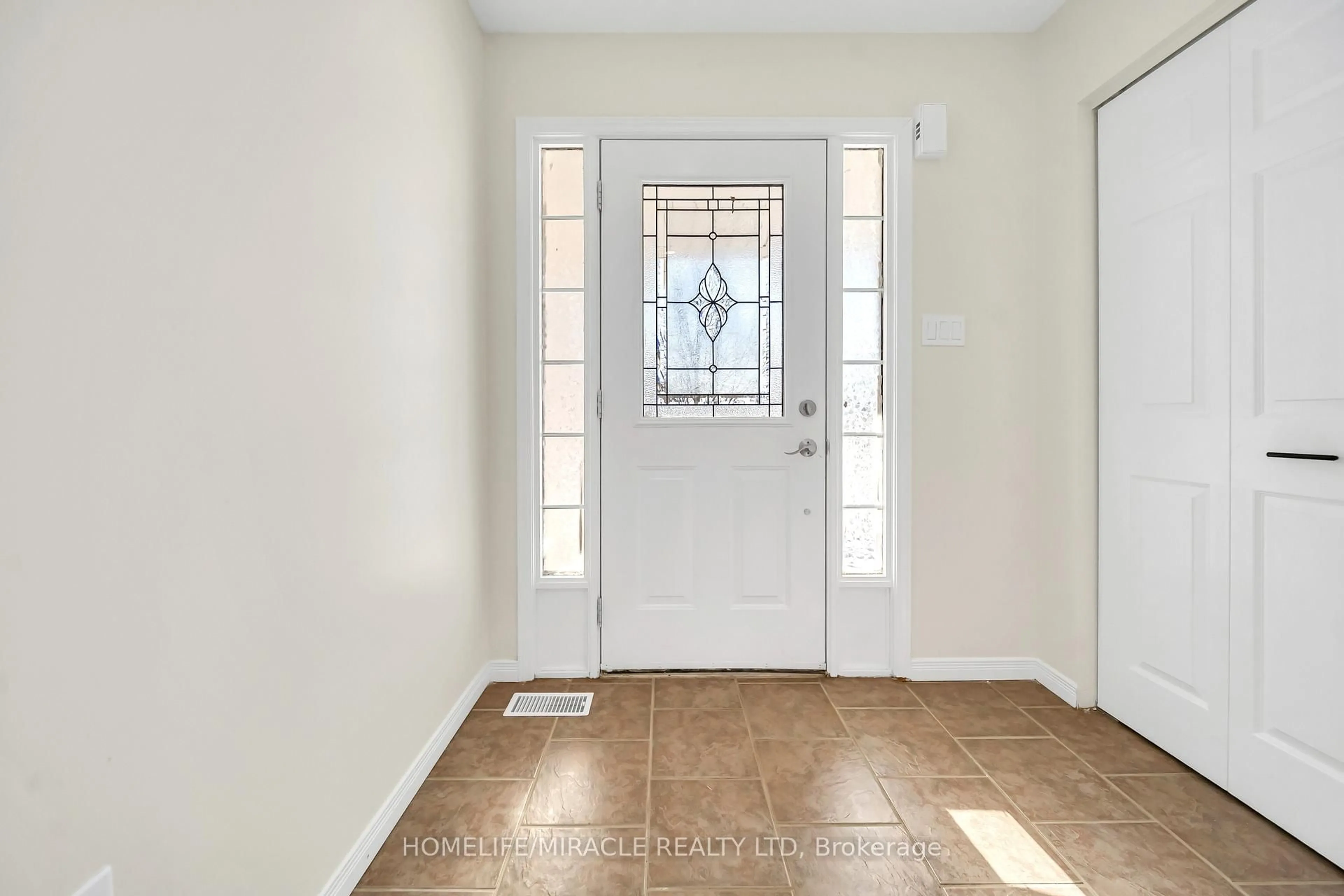 Indoor entryway for 25 Breesegarden Lane, Guelph Ontario N1E 7H1
