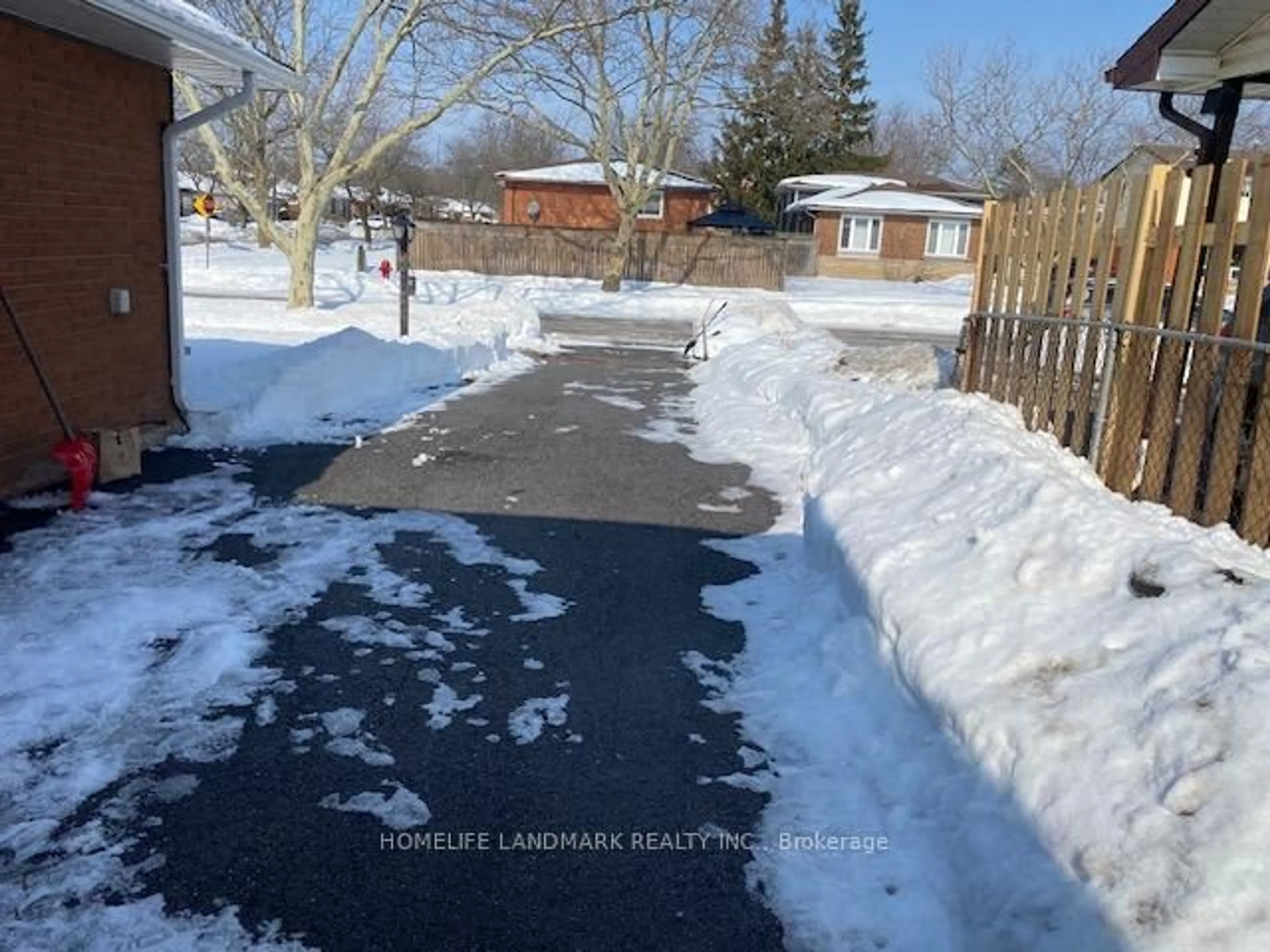 A pic from outside/outdoor area/front of a property/back of a property/a pic from drone, street for 7116 Centennial St, Niagara Falls Ontario L2G 2Z1