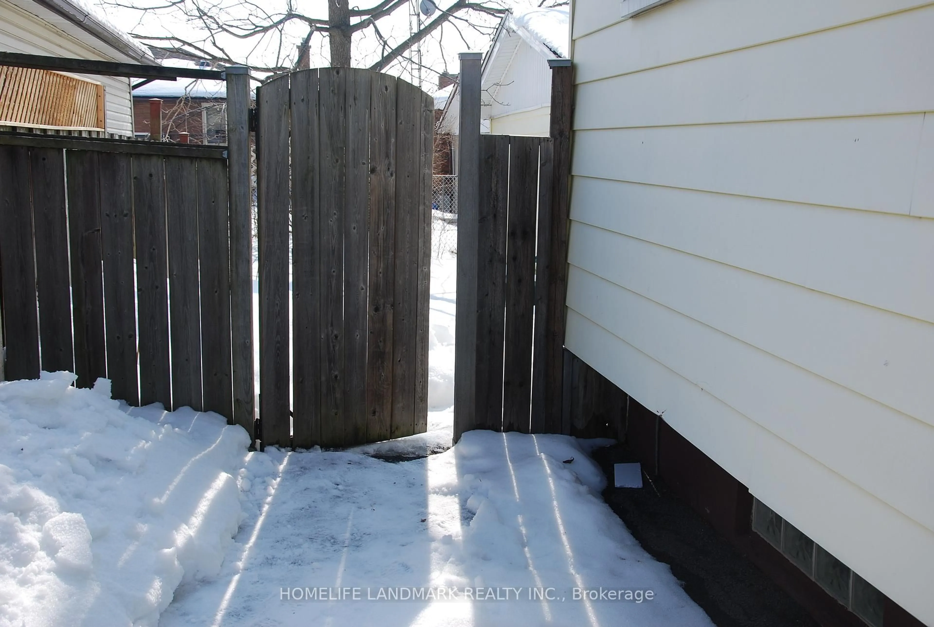 Patio, street for 7116 Centennial St, Niagara Falls Ontario L2G 2Z1